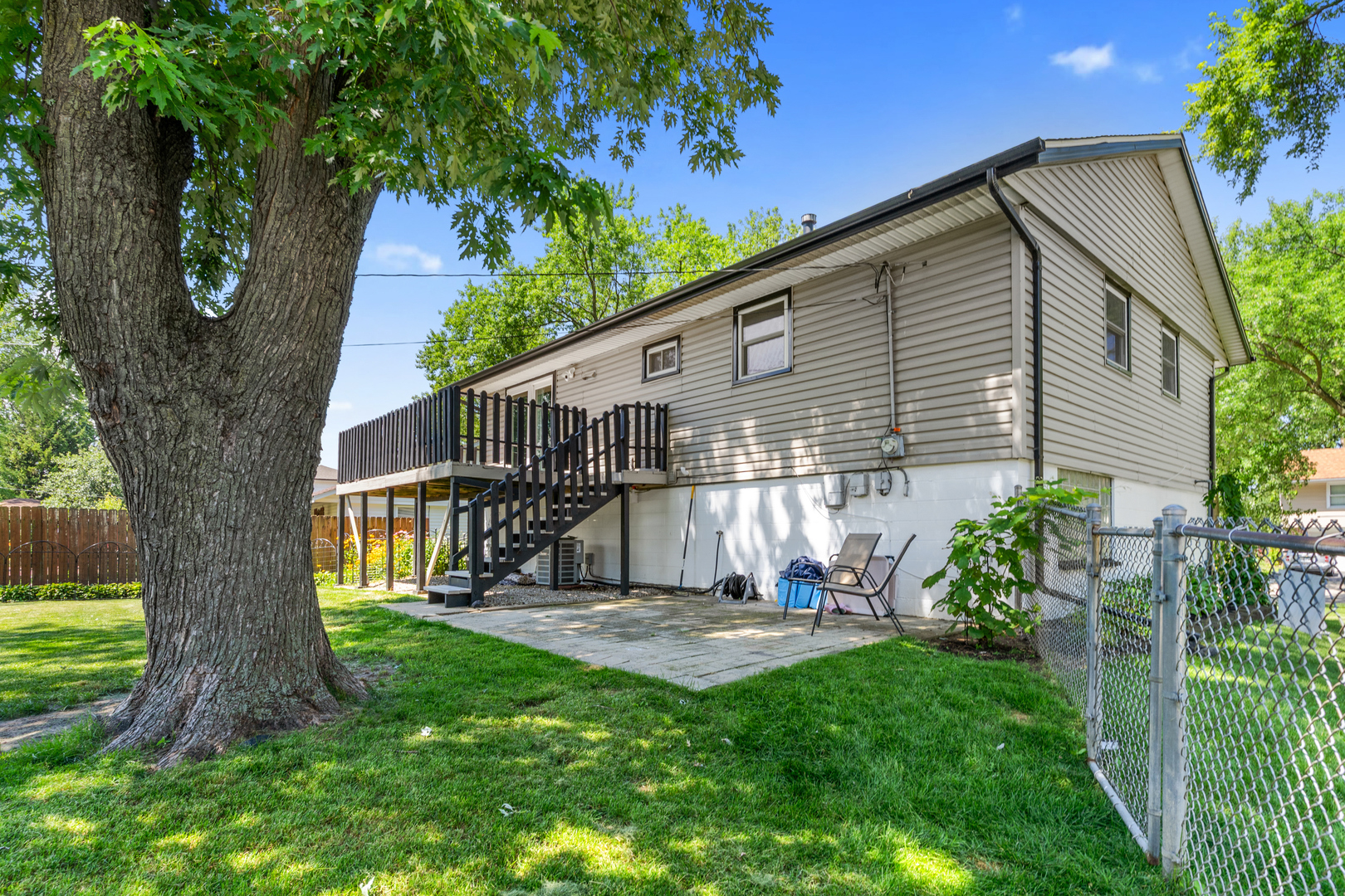 20th image of 543 Ridge Cir, Streamwood, IL 60107 | MLS# 12703253