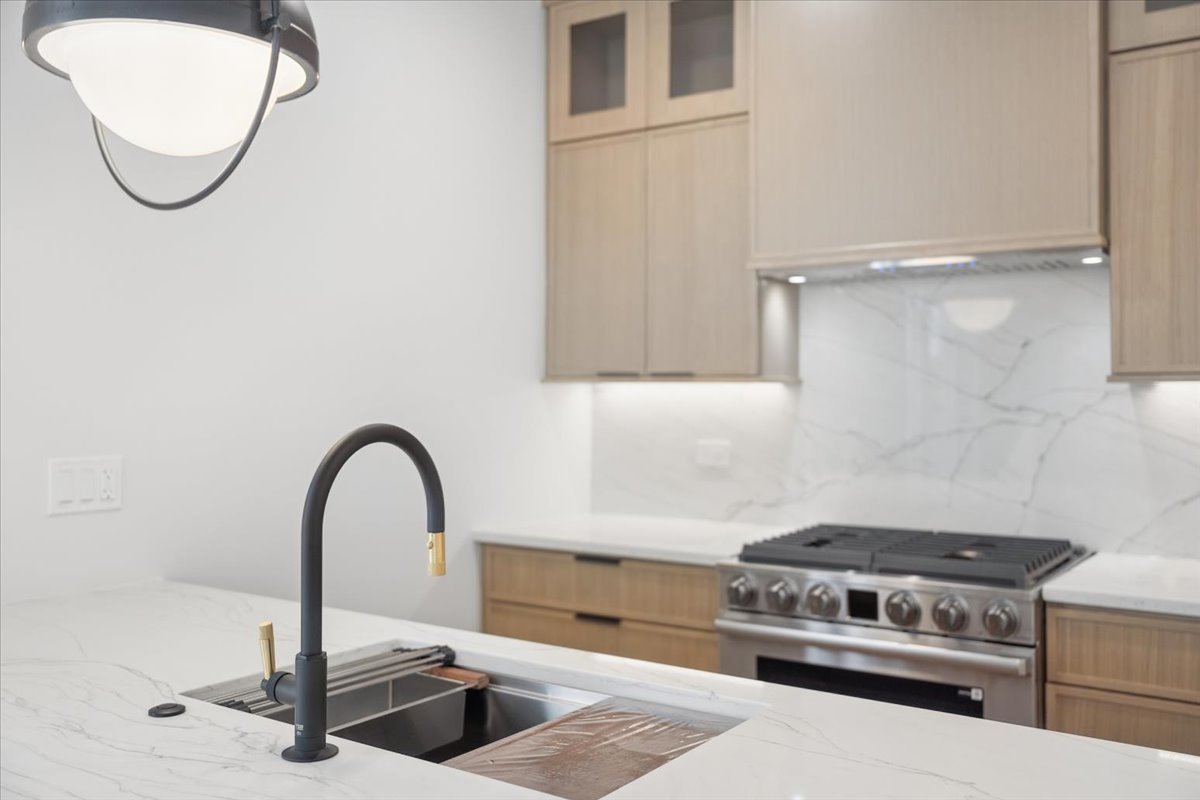 2nd image of 3739 N Clifton Ave #2, Chicago, IL 60613 | MLS# 12703322