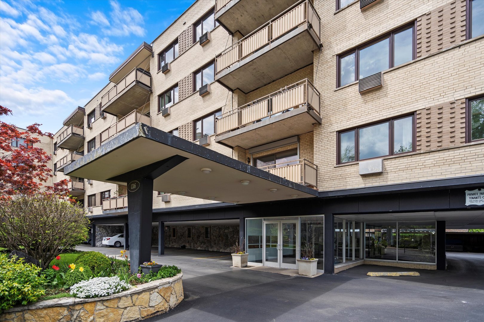 Homes for sale in Chicago, IL | 1316 W Fargo Ave #403, Chicago, IL 60626 | MLS# 12703350