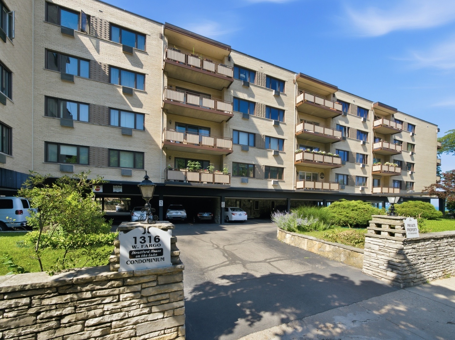 Homes for sale in Chicago, IL | 1316 W Fargo Ave #403, Chicago, IL 60626 | MLS# 12703350
