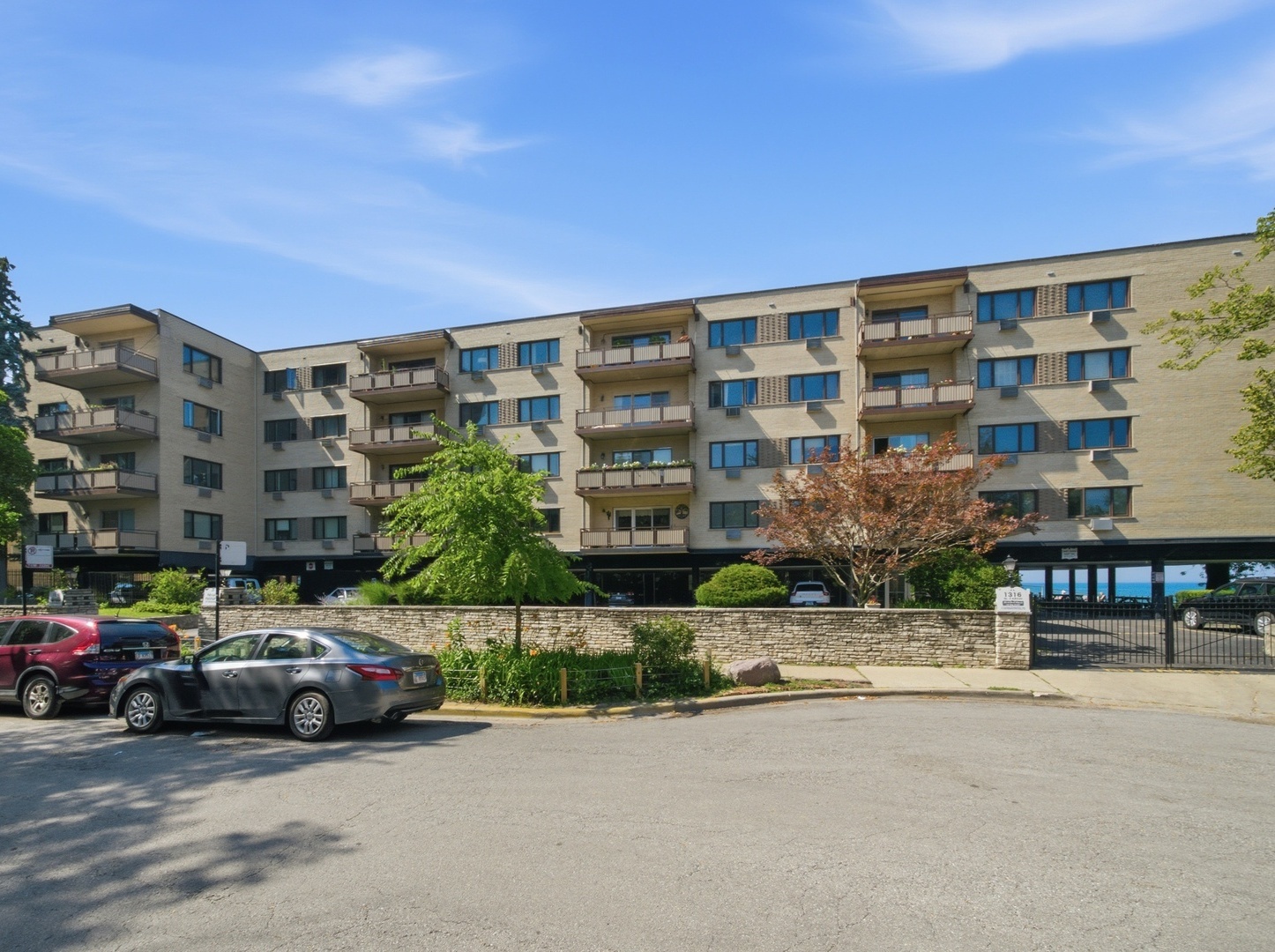 Homes for sale in Chicago, IL | 1316 W Fargo Ave #403, Chicago, IL 60626 | MLS# 12703350