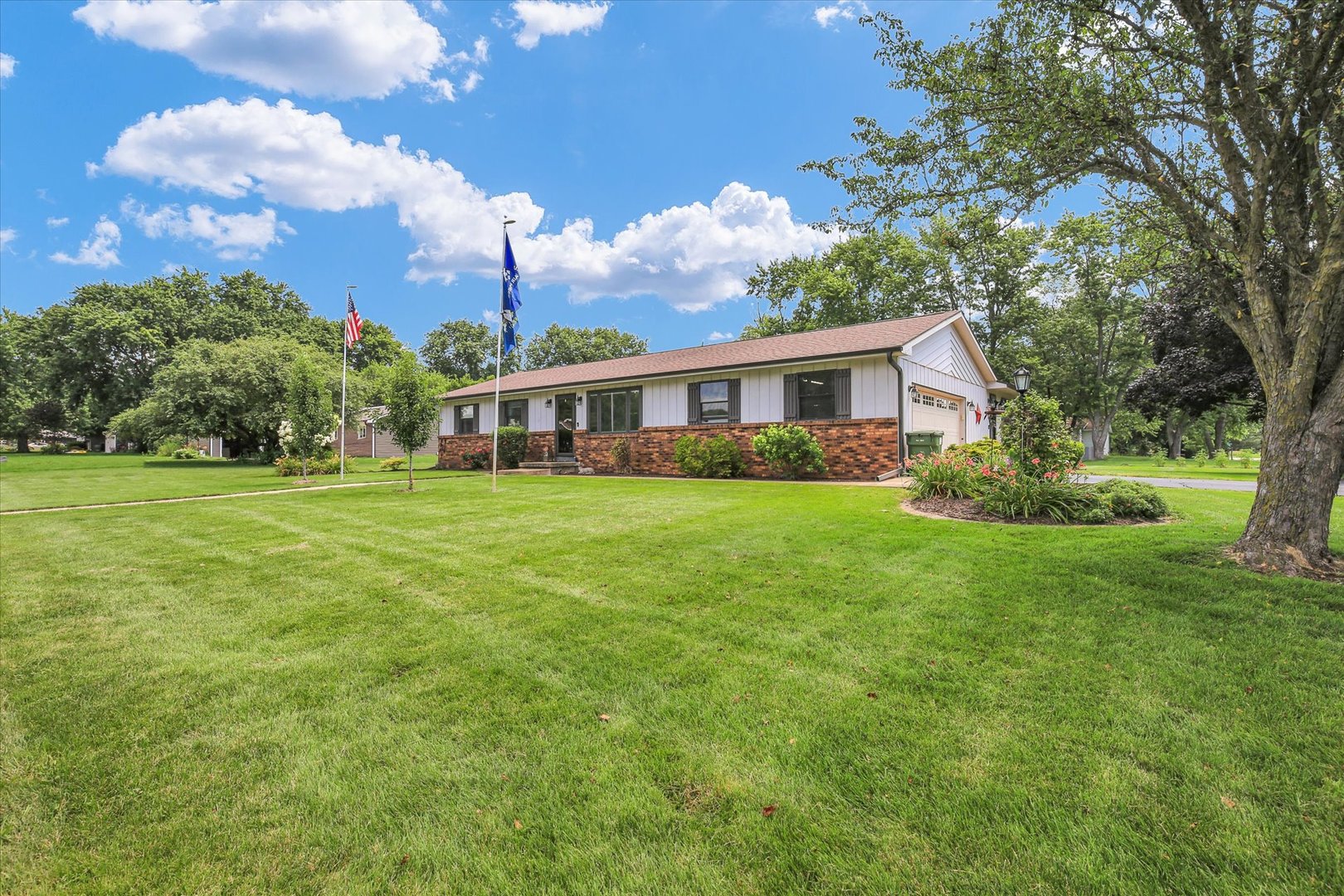 Homes for sale in Mahomet, IL | 102 Sharon Dr, Mahomet, IL 61853 | MLS# 12703352