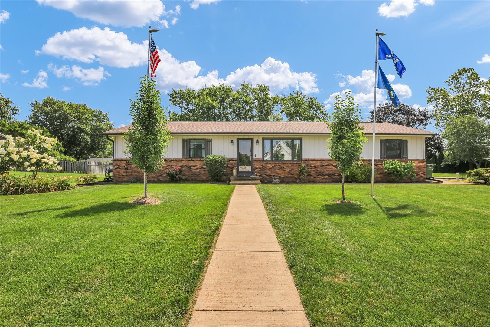 Homes for sale in Mahomet, IL | 102 Sharon Dr, Mahomet, IL 61853 | MLS# 12703352