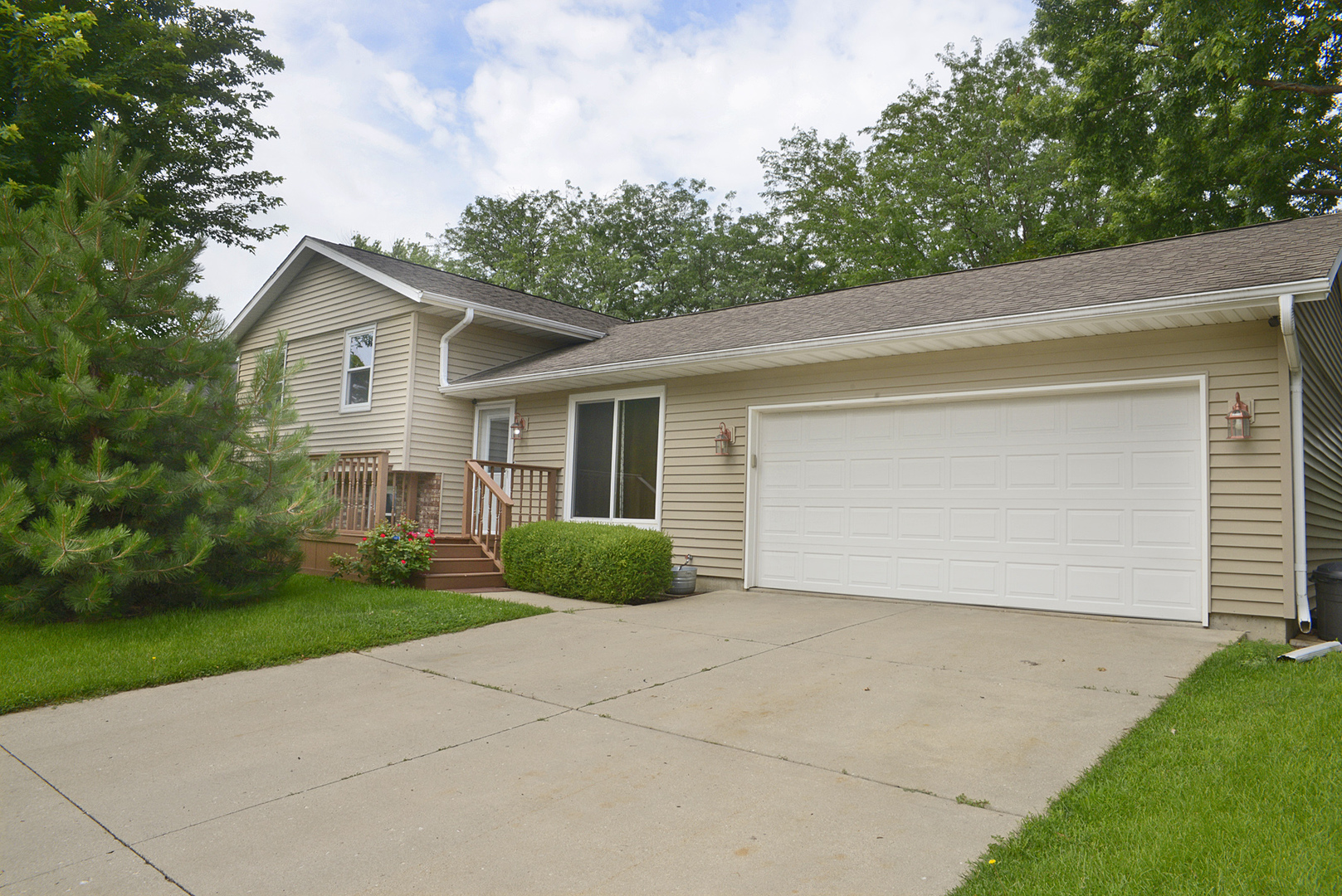 1st image of 1405 Dakota Dr, Ottawa, IL 61350 | MLS# 12703370