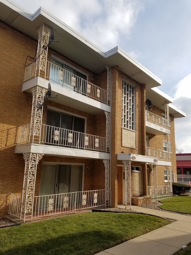 Homes for sale in Chicago, IL | 2348 W 111th St #3, Chicago, IL 60643 | MLS# 12703393