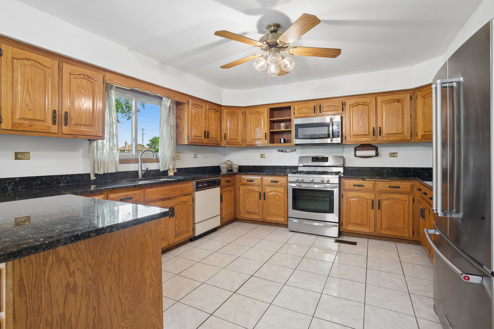 5th image of 1280 N Aspen Wy, Addison, IL 60101 | MLS# 12703489