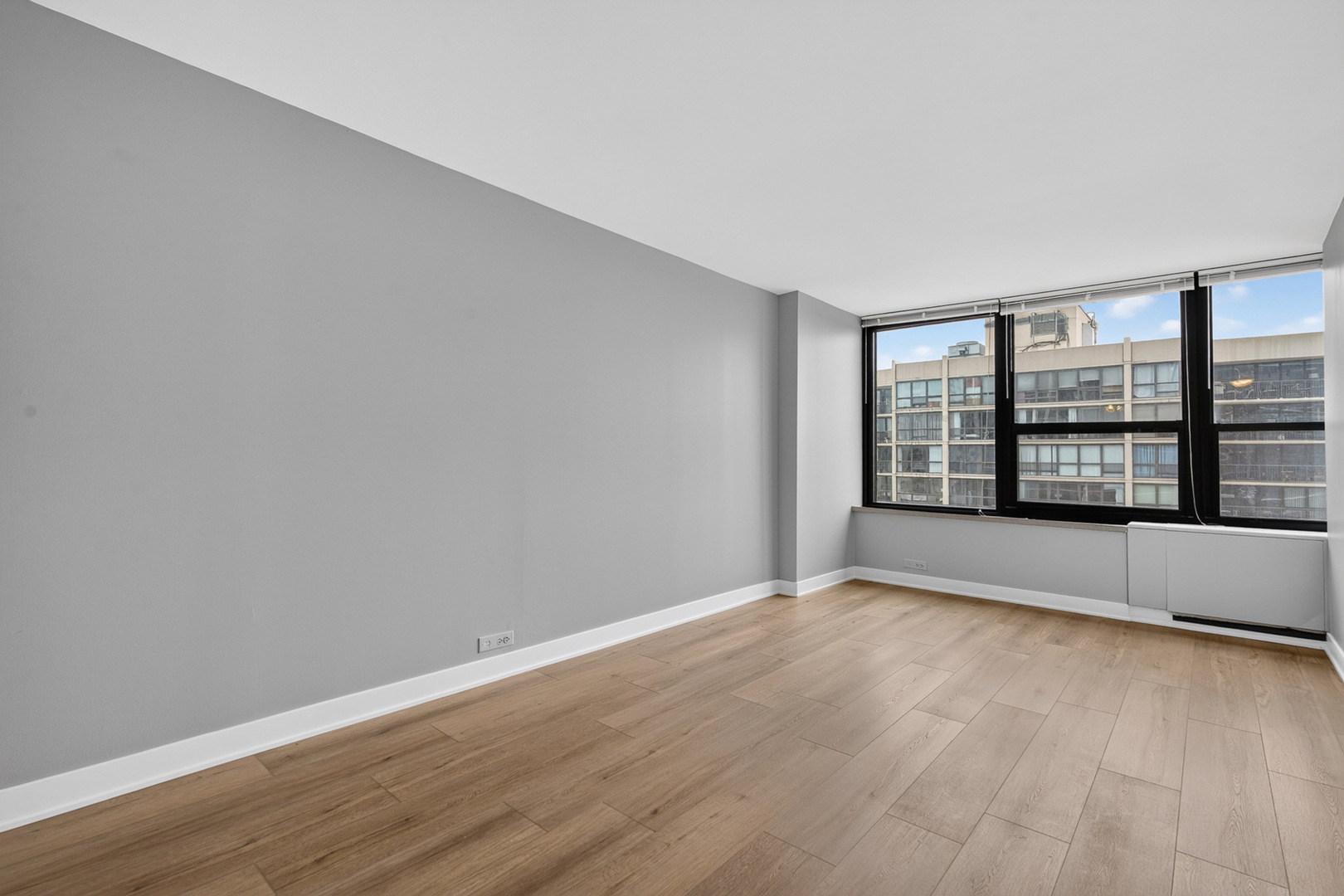 4th image of 1560 N Sandburg Ter #1905J, Chicago, IL 60610 | MLS# 12703523