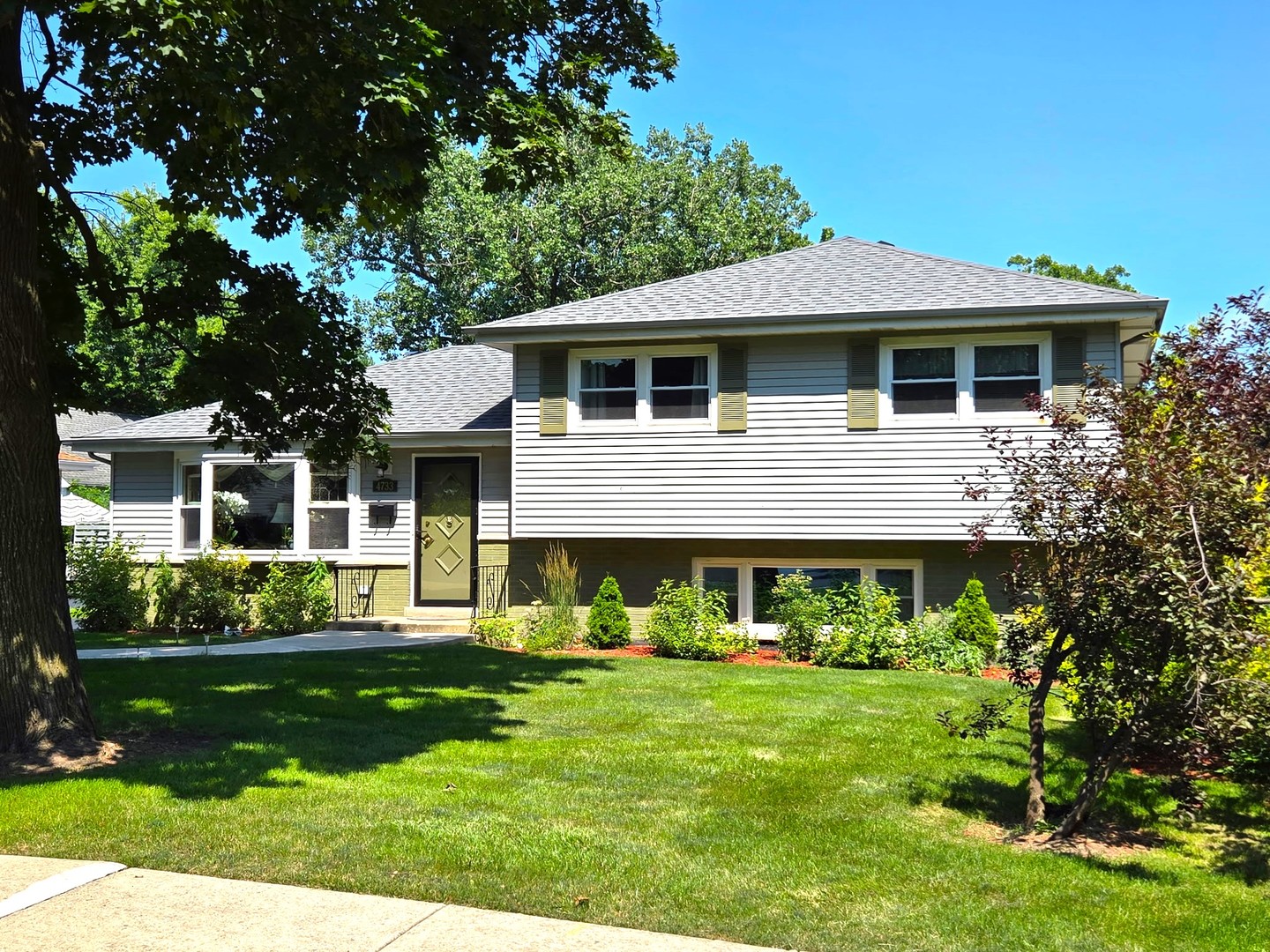 Homes for sale in Downers Grove, IL | 4733 S Pershing Ave, Downers Grove, IL 60515 | MLS# 12703527