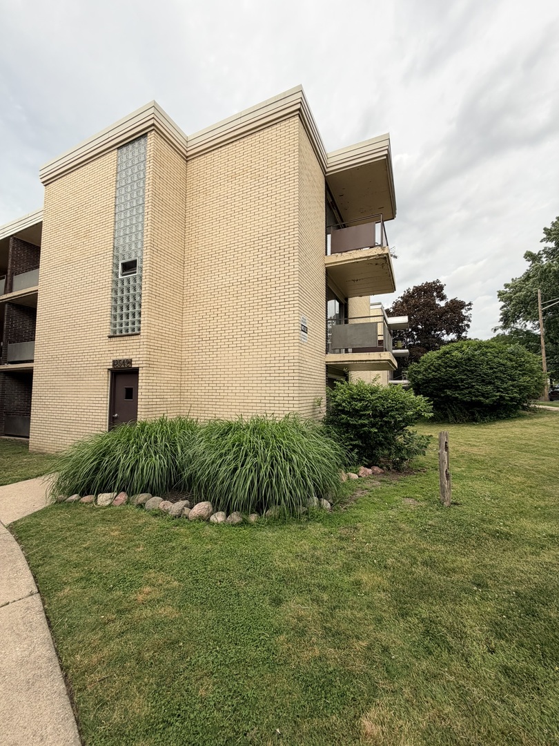 3rd image of 12546 Fairview Ave #3D, Blue Island, IL 60406 | MLS# 12703569
