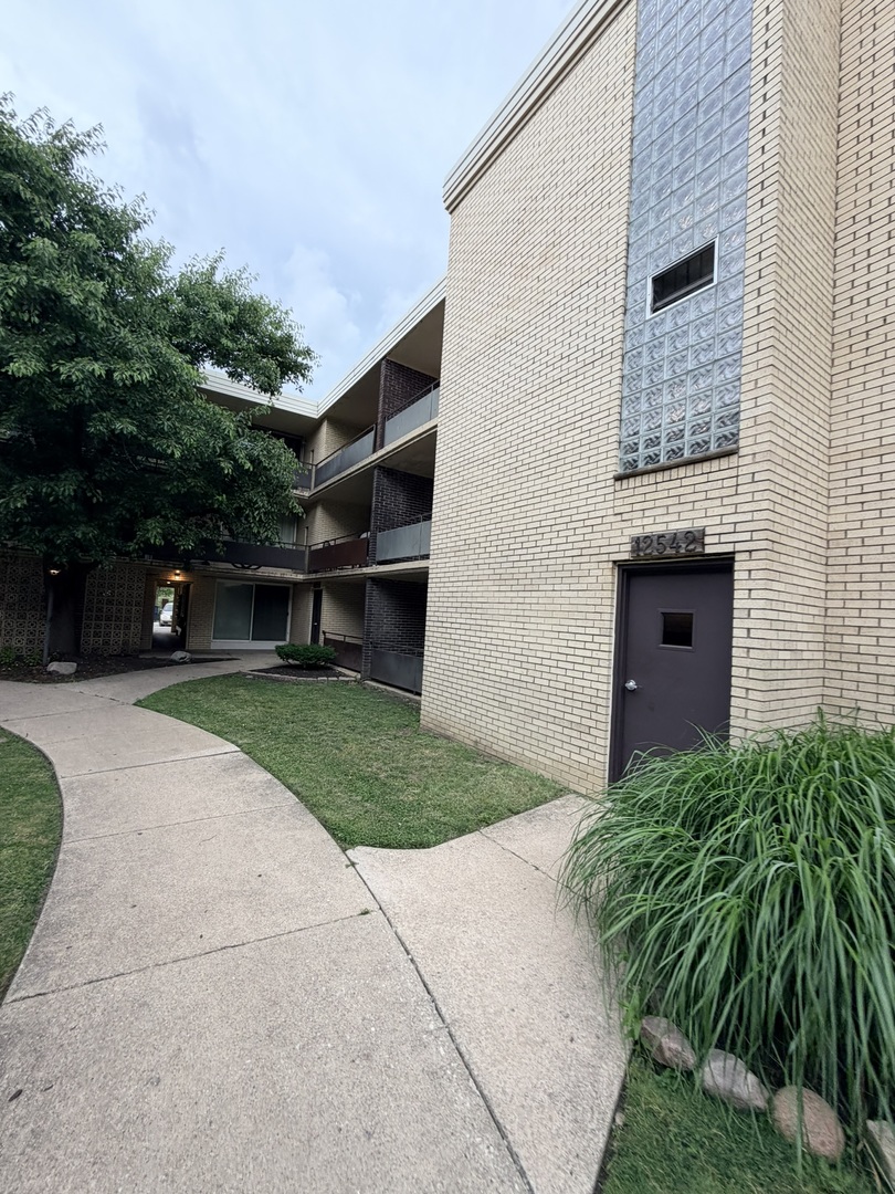 2nd image of 12546 Fairview Ave, Blue Island, IL 60406