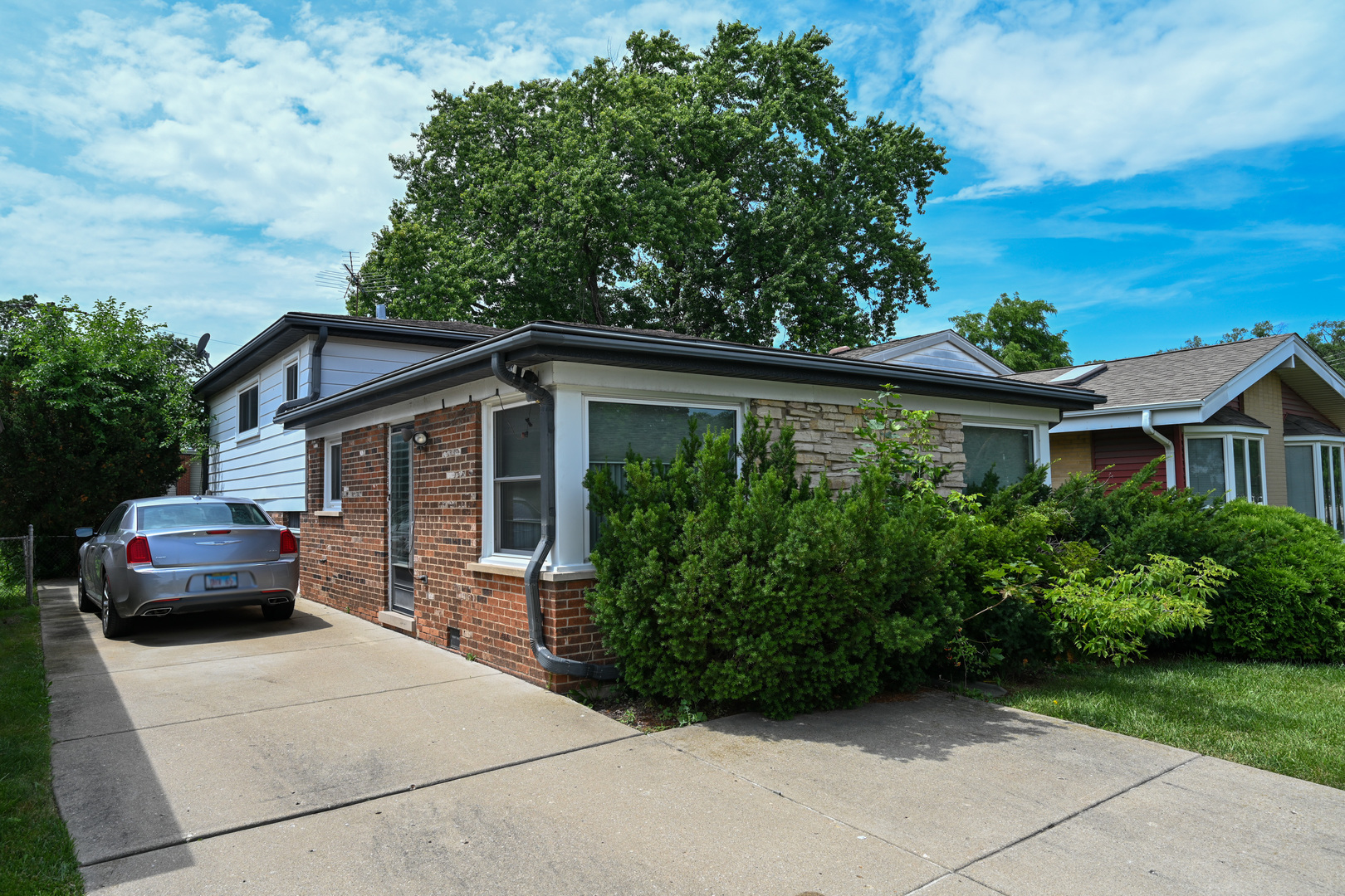 Homes for sale in Arlington Heights, IL | 1322 S Arlington Heights Rd, Arlington Heights, IL 60005 | MLS# 12703651