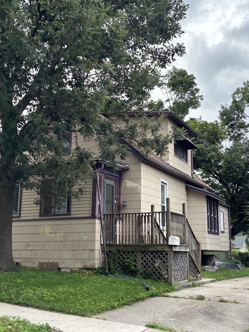 Homes for sale in Bloomington, IL | 807 E Miller St, Bloomington, IL 61701 | MLS# 12703677