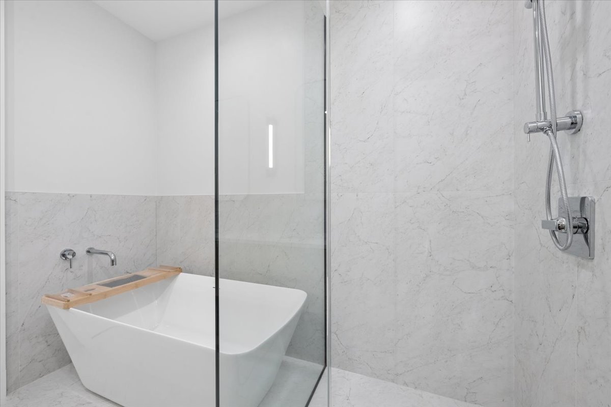 2nd image of 3739 N Clifton Ave, Chicago, IL 60613