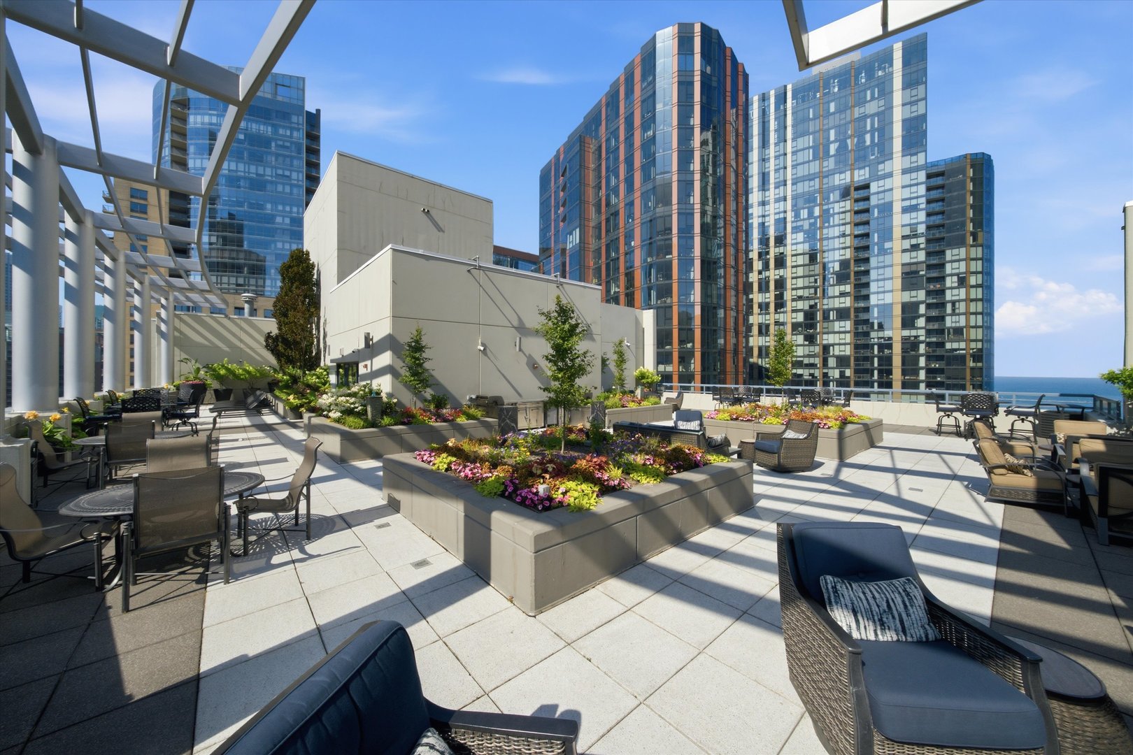 2nd image of 201 N Westshore Dr, Chicago, IL 60601