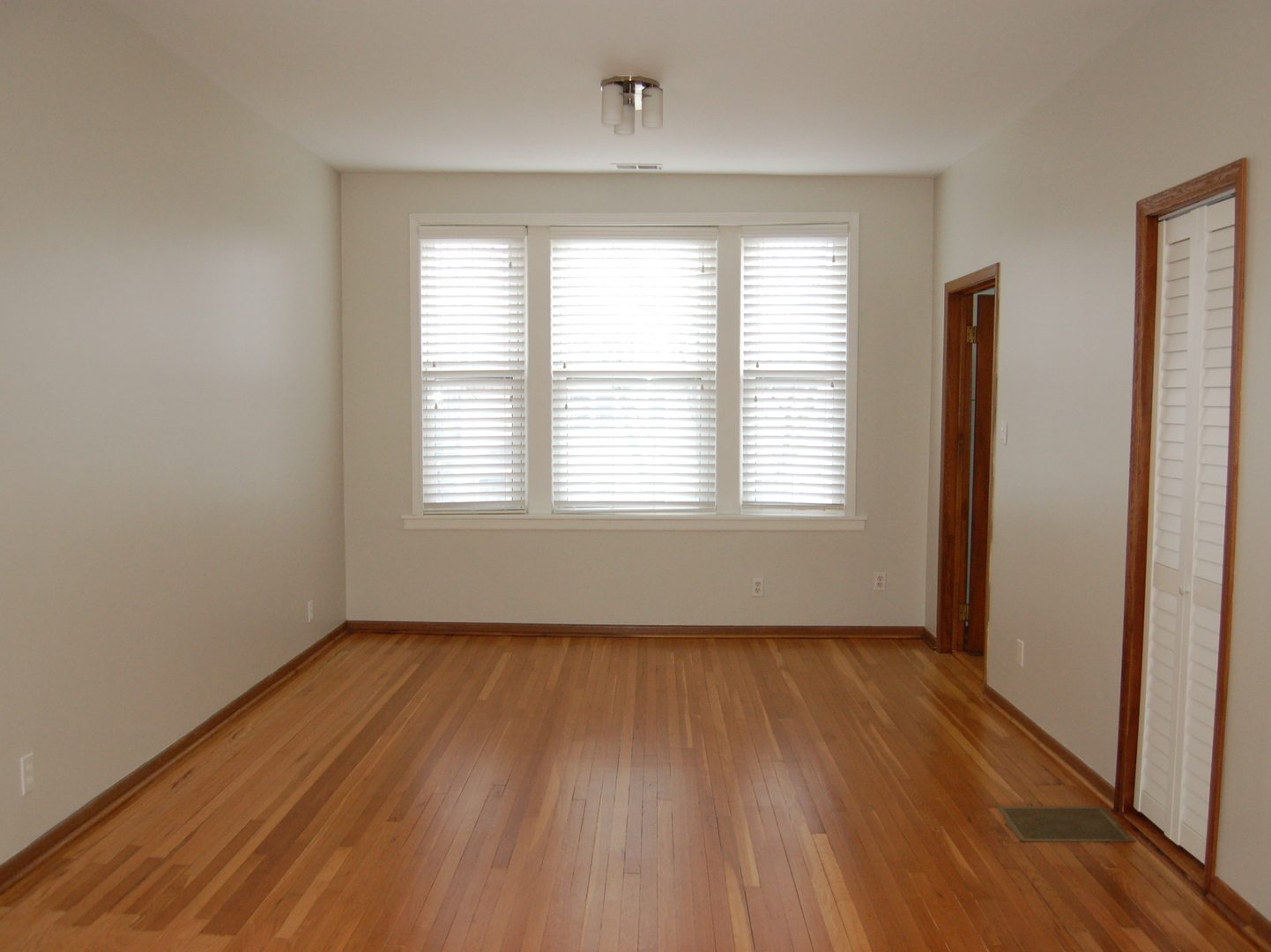 2nd image of 1668 W Edgewater Ave #2S, Chicago, IL 60660 | MLS# 12703875