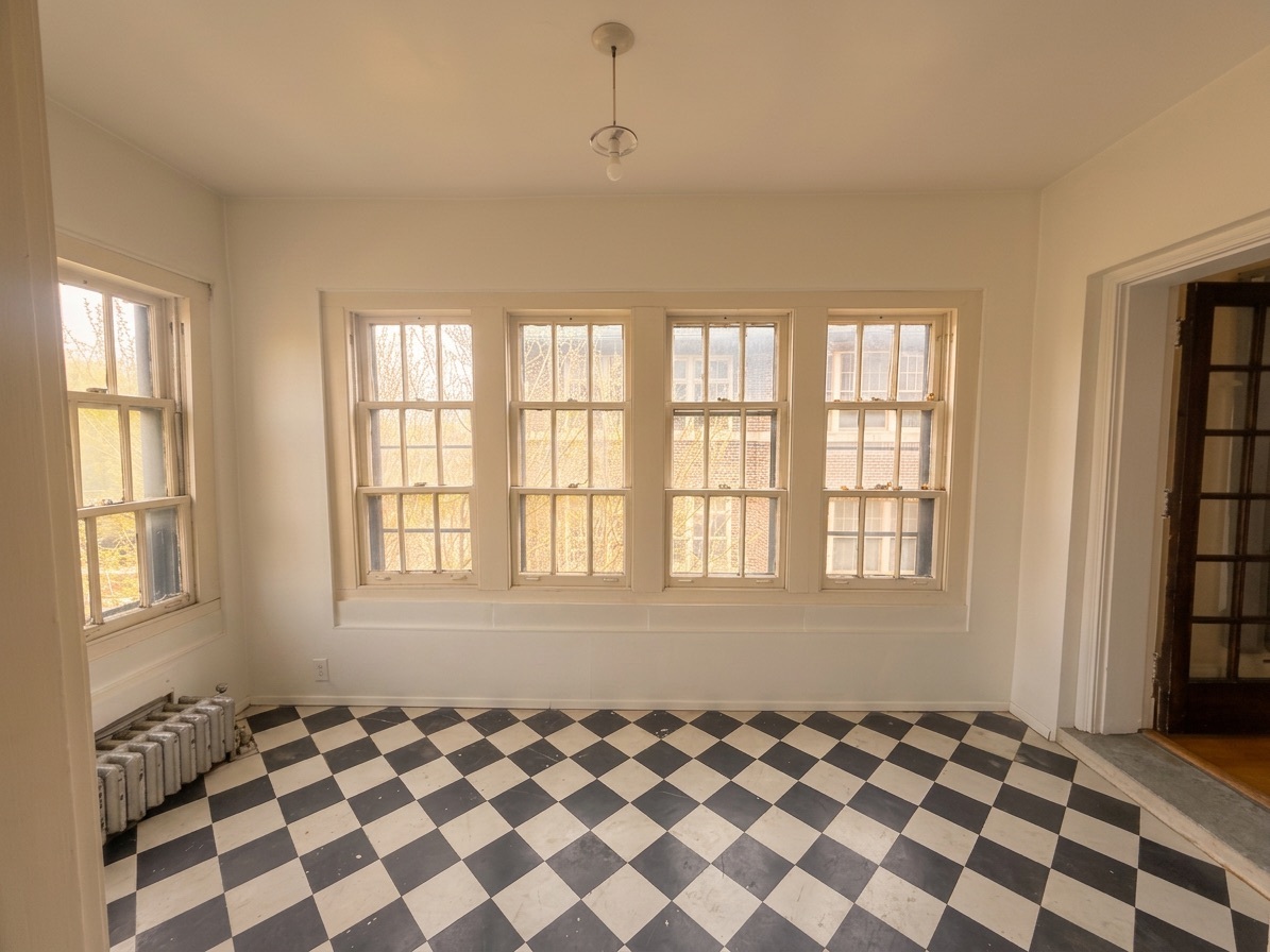 2nd image of 953 E Hyde Park Blvd, Chicago, IL 60615
