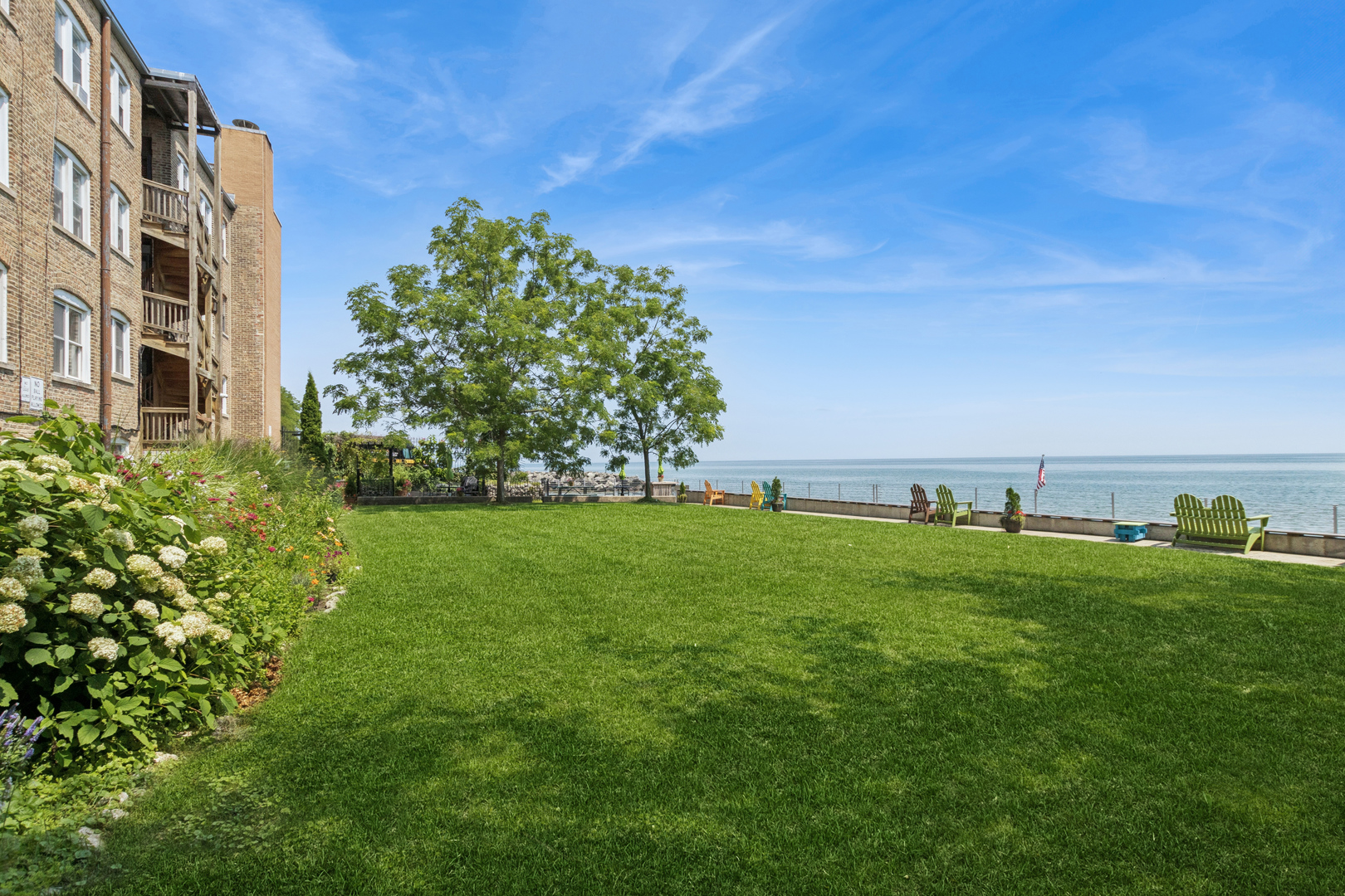 2nd image of 1210 W Jarvis Ave, Chicago, IL 60626