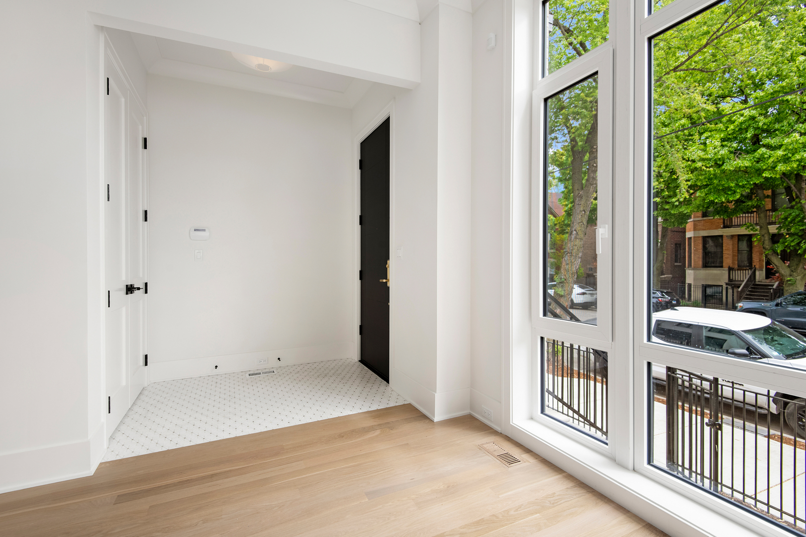 3rd image of 2228 N Southport Ave, Chicago, IL 60614 | MLS# 12703915