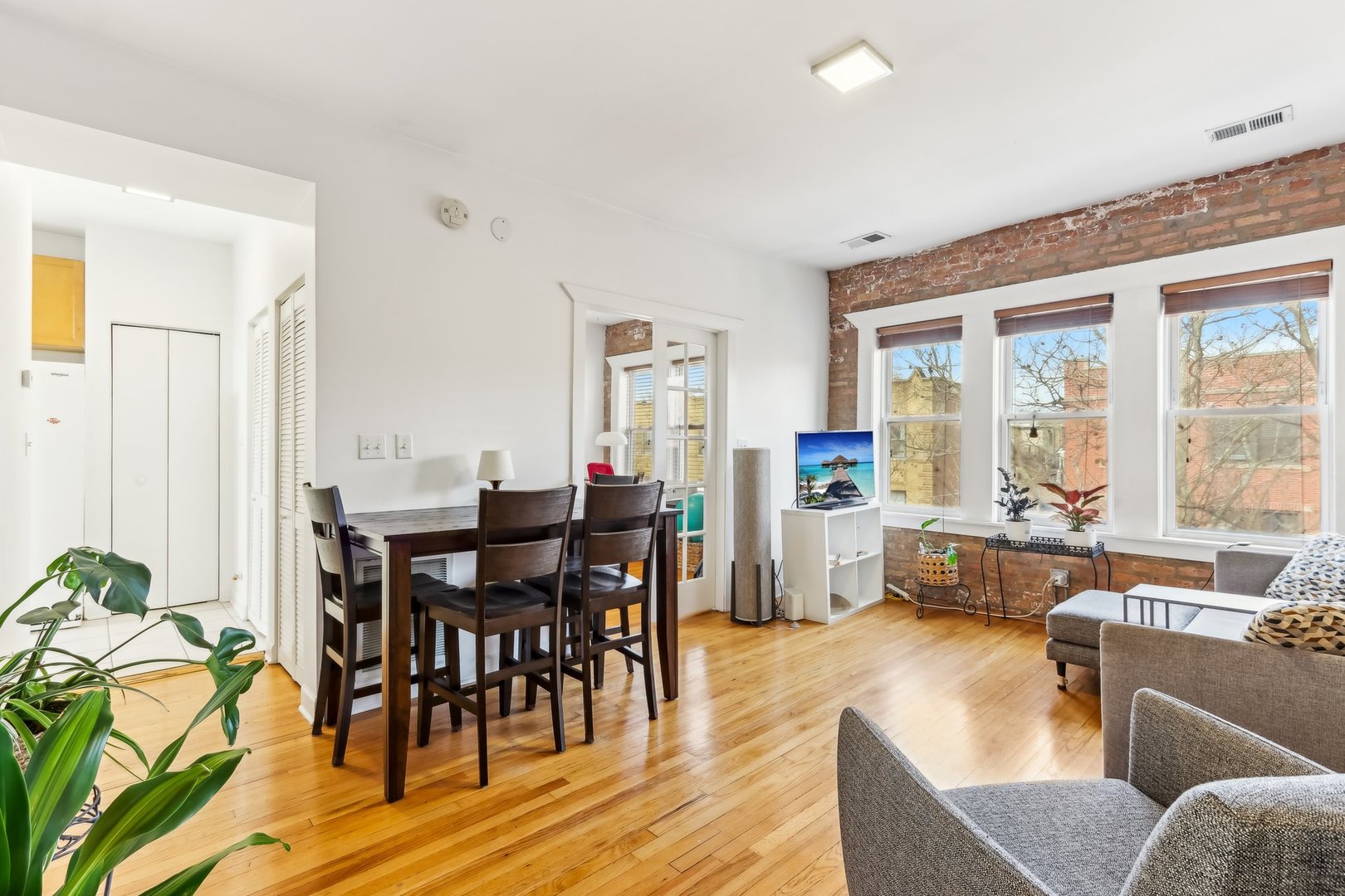 Homes for sale in Chicago, IL | 2609 W Gunnison St #3, Chicago, IL 60625 | MLS# 12703948