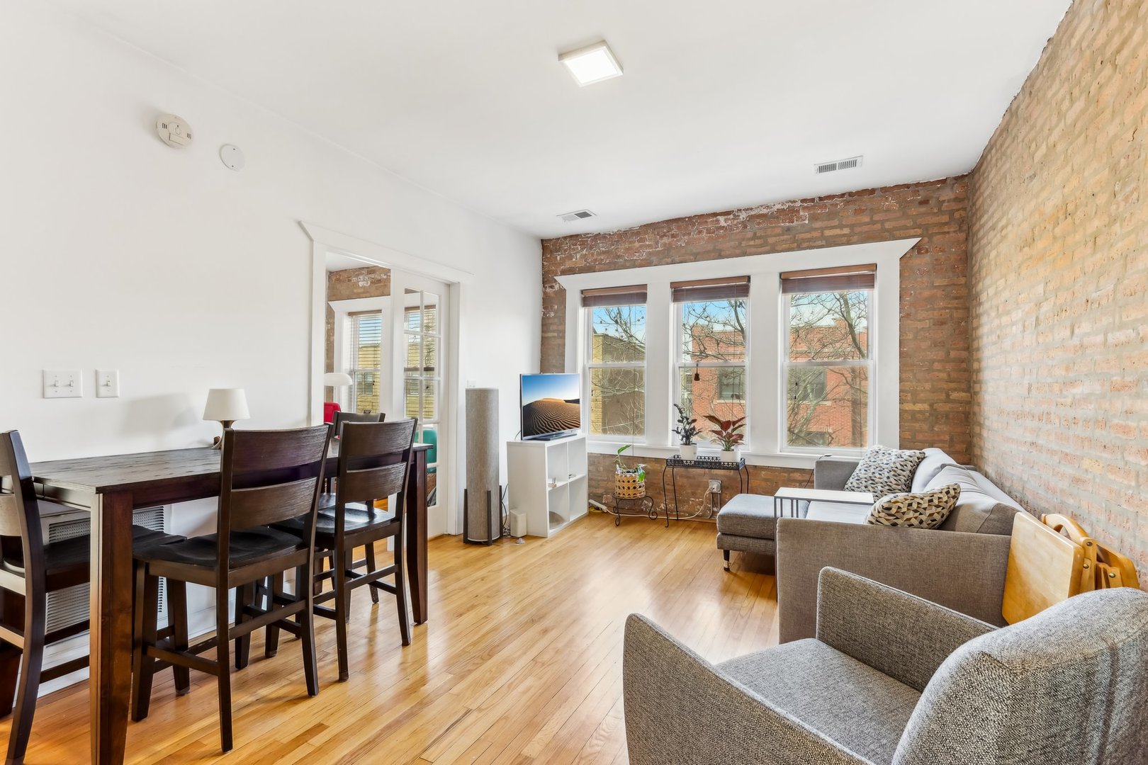 Homes for sale in Chicago, IL | 2609 W Gunnison St #3, Chicago, IL 60625 | MLS# 12703948