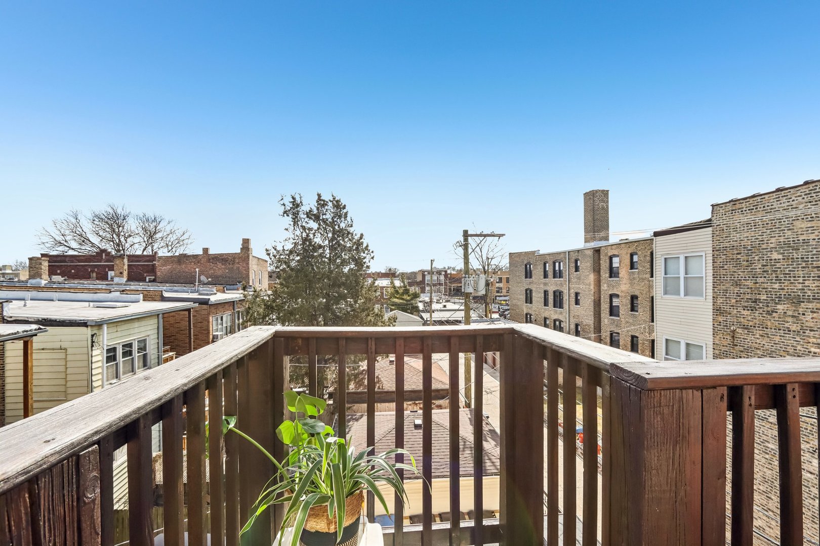 Homes for sale in Chicago, IL | 2609 W Gunnison Street, Chicago, IL 60625 | Houzeo