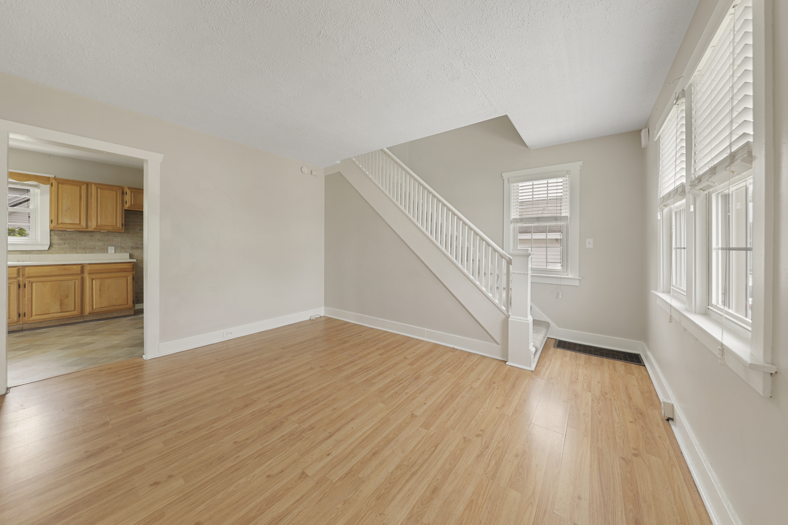 2nd image of 1012 1/2 W Lafayette St, Ottawa, IL 61350 | MLS# 12703970