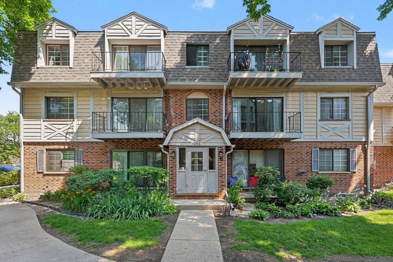 Homes for sale in Northbrook, IL | 3256 Sanders Road, Northbrook, IL 60062 | Houzeo