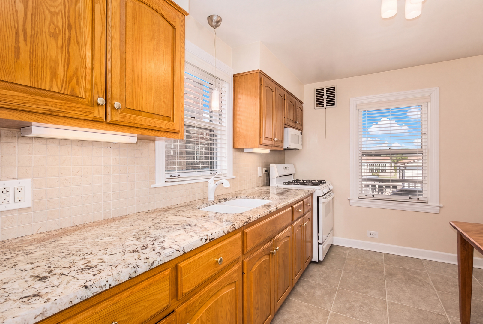 5th image of 5950 W Foster Ave, Chicago, IL 60630 | MLS# 12704048