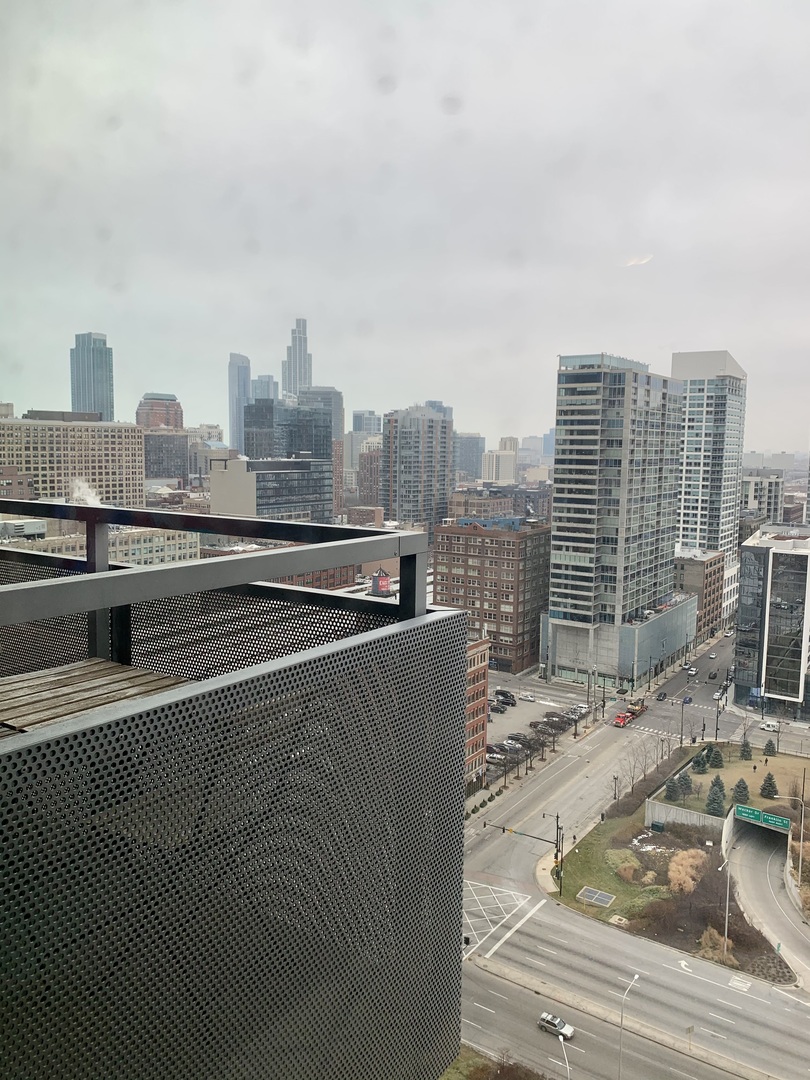 2nd image of 235 W Van Buren St #2505, Chicago, IL 60607 | MLS# 12704095