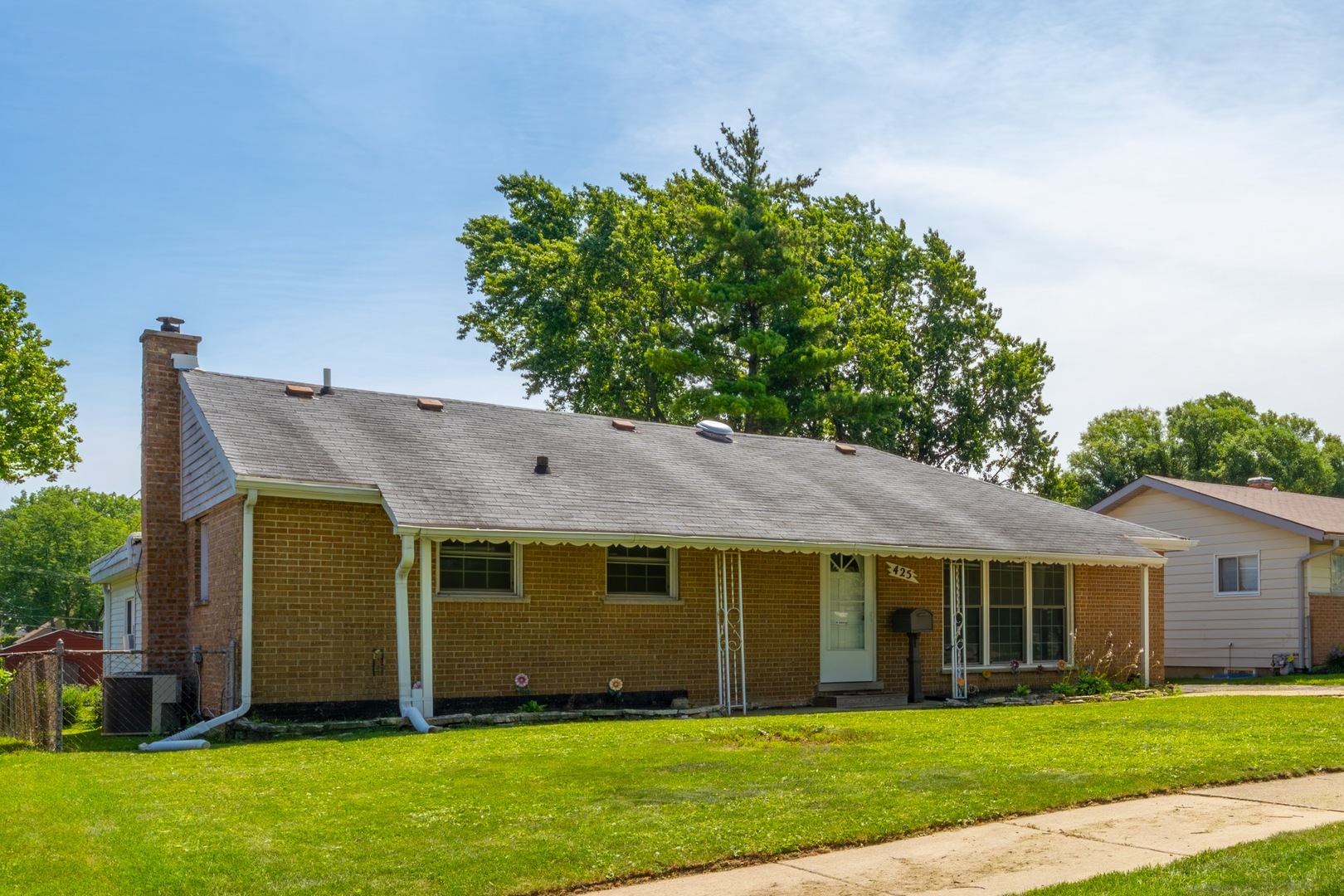 1st image of 425 S Clarendon Ave, Addison, IL 60101 | MLS# 12704163