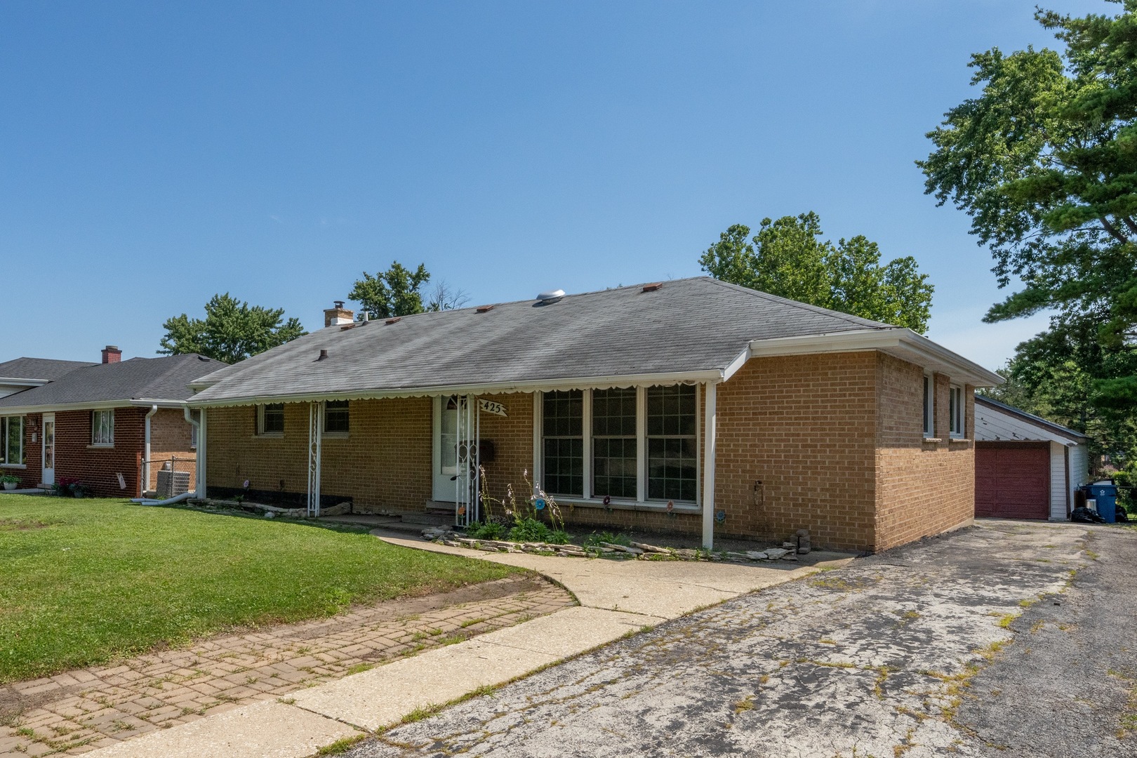 3rd image of 425 S Clarendon Ave, Addison, IL 60101 | MLS# 12704163