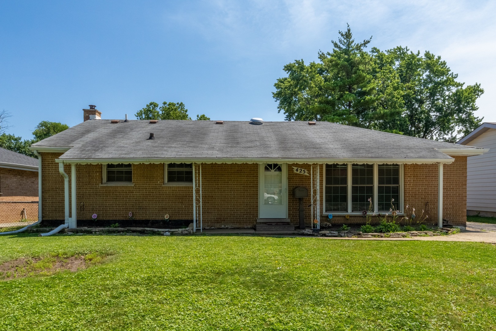 2nd image of 425 S Clarendon Ave, Addison, IL 60101 | MLS# 12704163