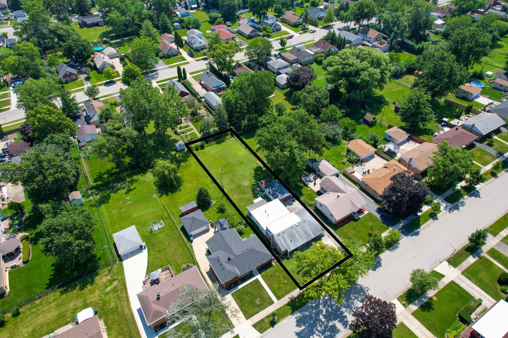 5th image of 425 S Clarendon Ave, Addison, IL 60101 | MLS# 12704163