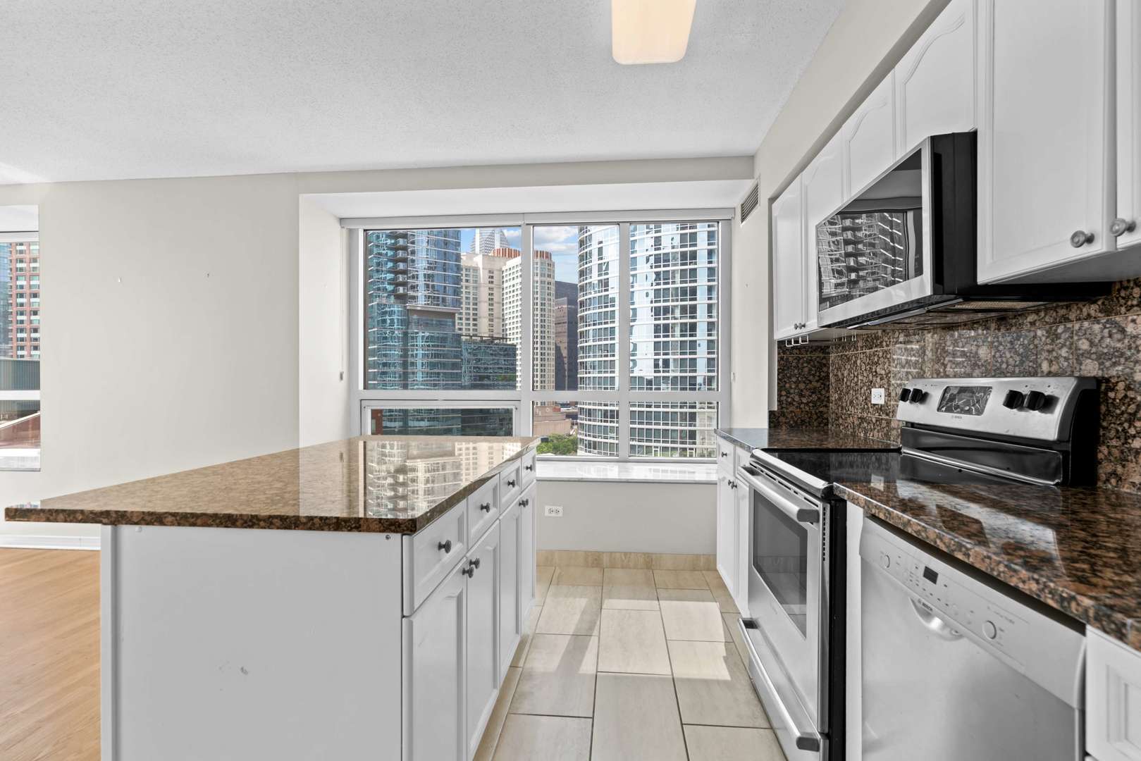 5th image of 512 N Mcclurg Ct, Chicago, IL 60611