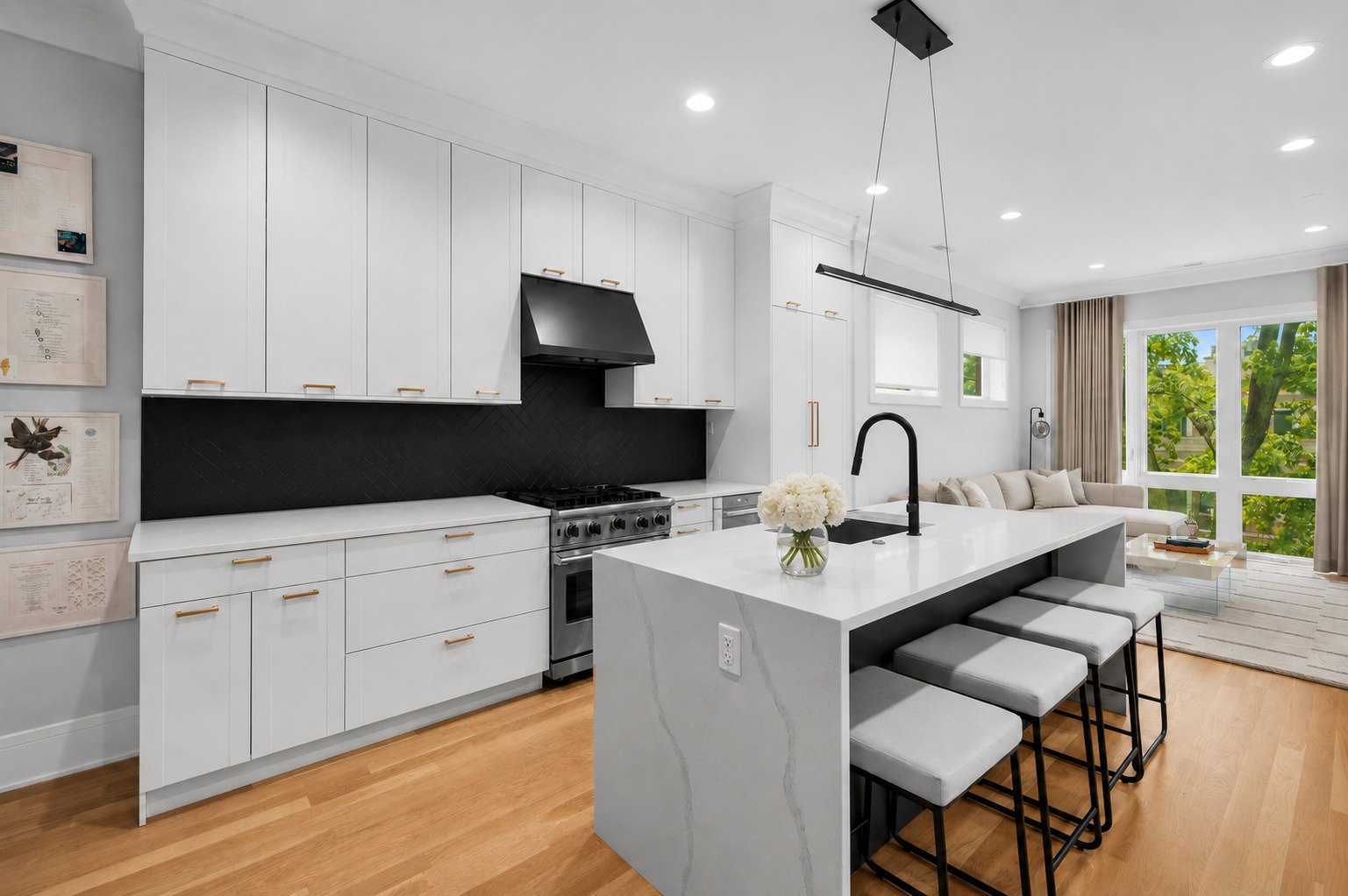 Homes for sale in Chicago, IL | 1516 W Diversey Ave #3, Chicago, IL 60614 | MLS# 12704362