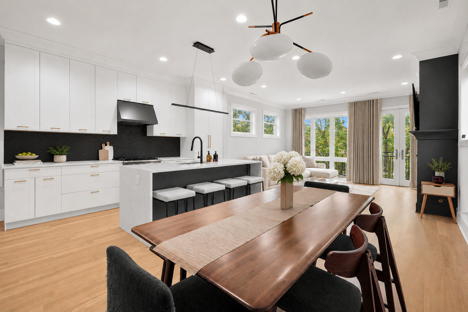Homes for sale in Chicago, IL | 1516 W Diversey Ave #3, Chicago, IL 60614 | MLS# 12704362