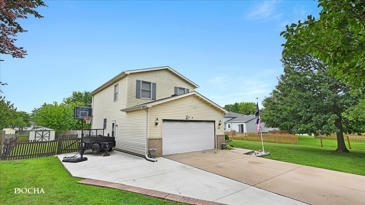 2nd image of 1677 Carol Anne Dr, Morris, IL 60450 | MLS# 12704514