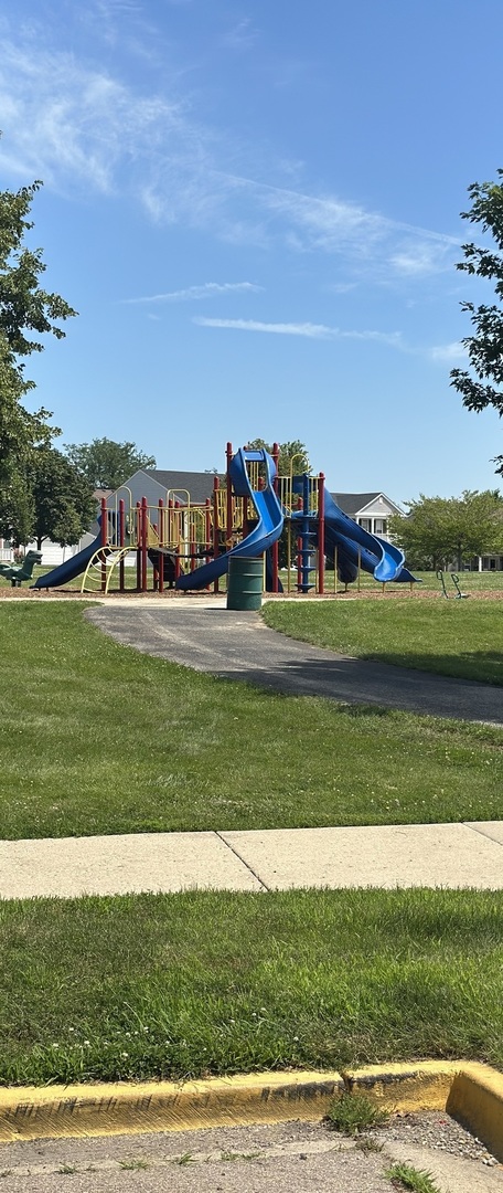 2nd image of 807 Serendipity Dr, Aurora, IL 60504