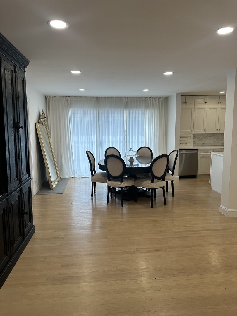 4th image of 8425 W Sunnyside Ave, Chicago, IL 60656 | MLS# 12704571