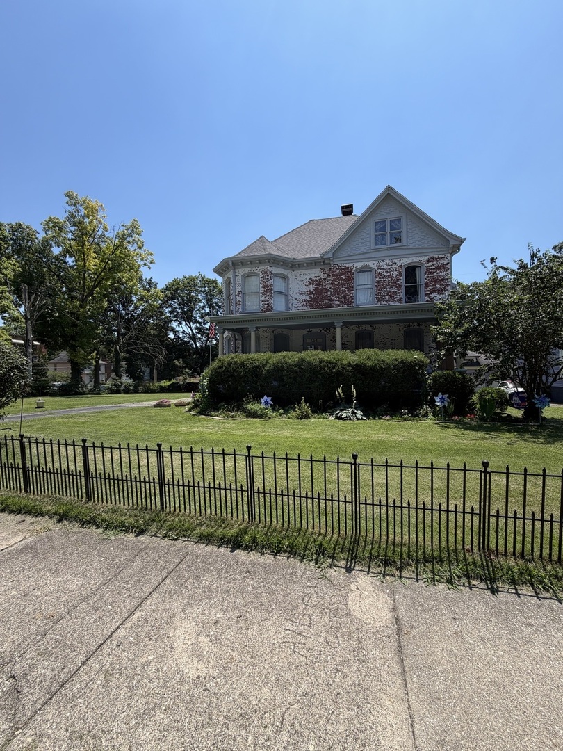 Homes for sale in Decatur, IL | 451 W Macon St, Decatur, IL 62522 | MLS# 12704582