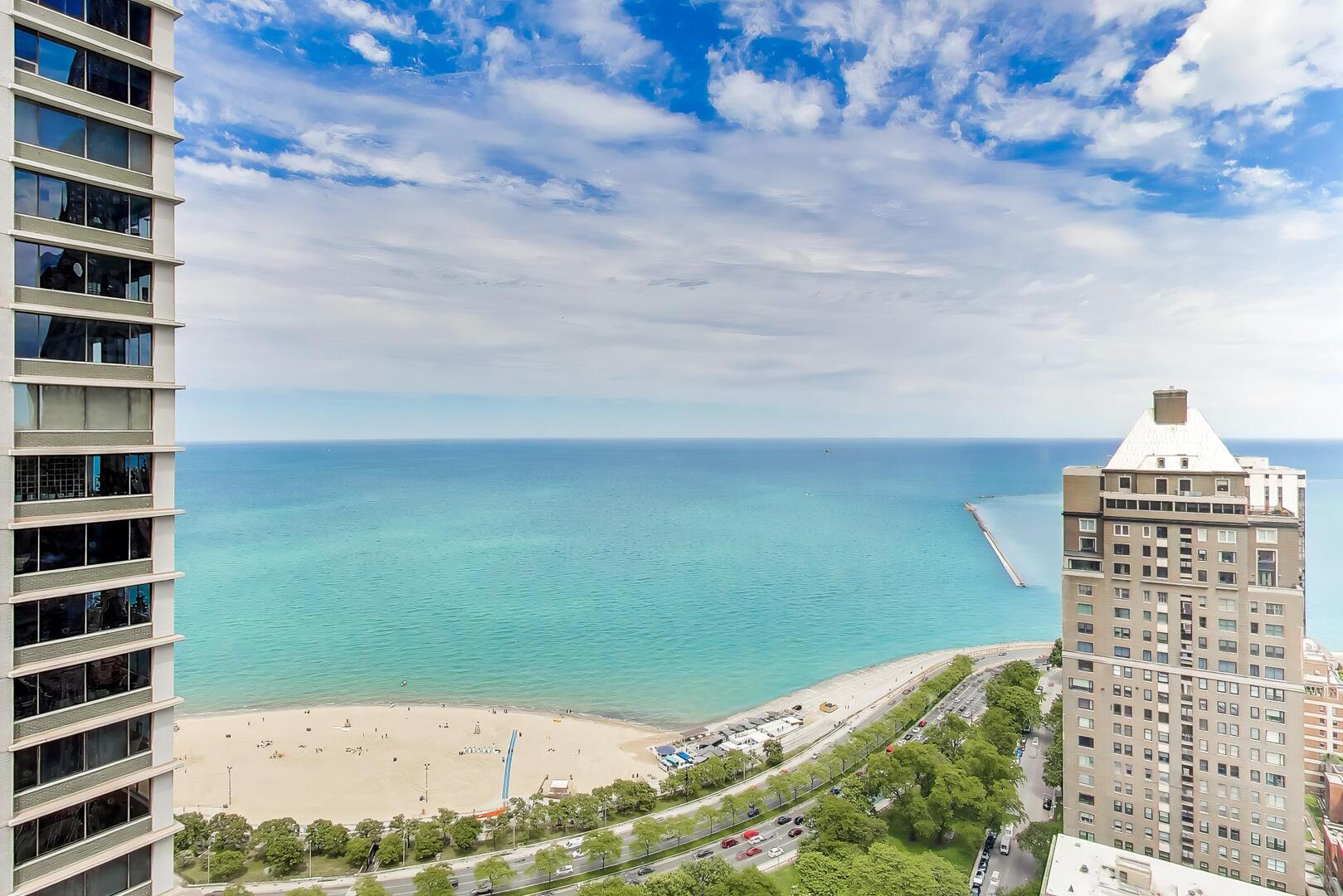 3rd image of 950 N Michigan Ave, Chicago, IL 60611