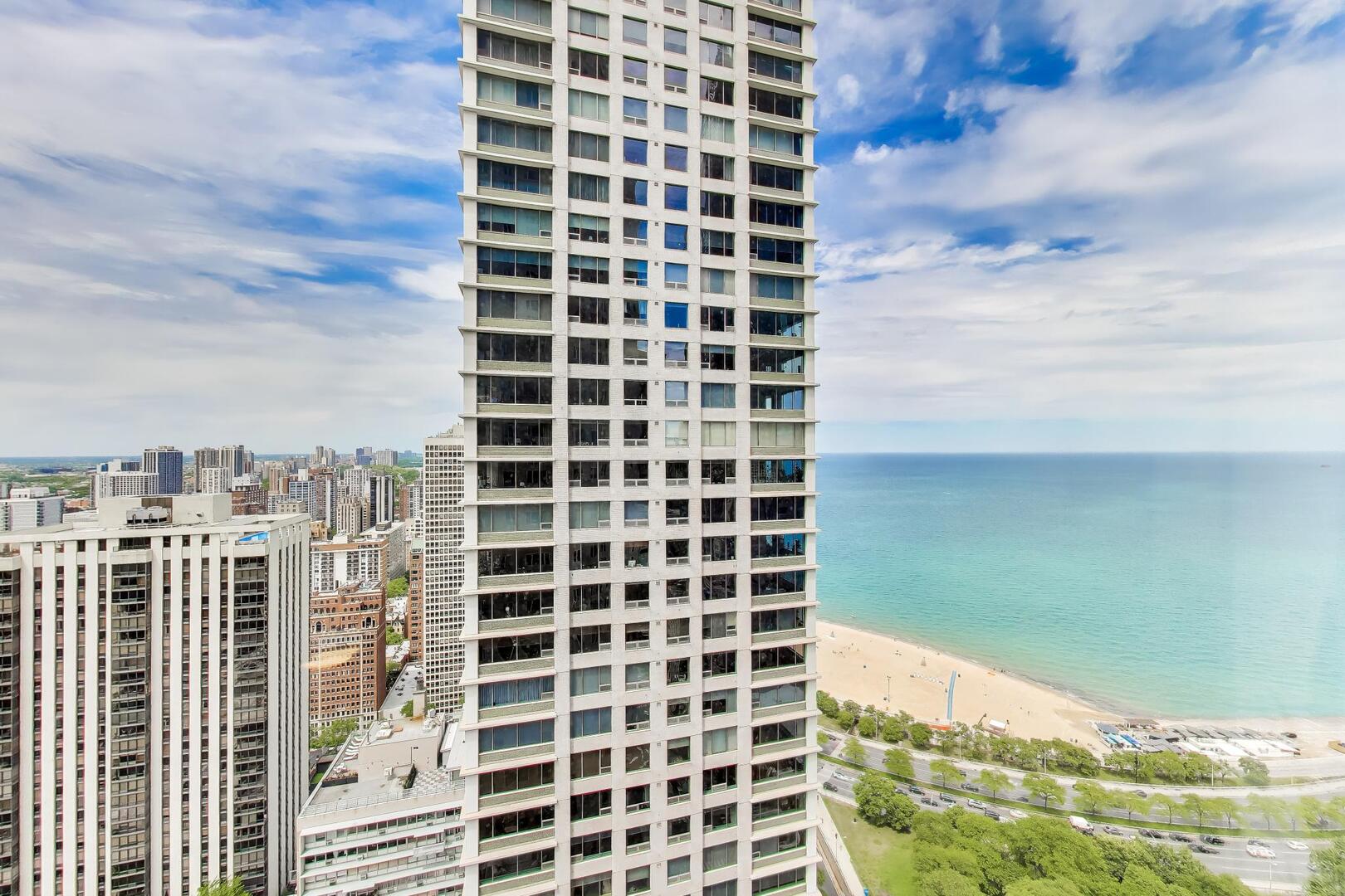 4th image of 950 N Michigan Ave, Chicago, IL 60611
