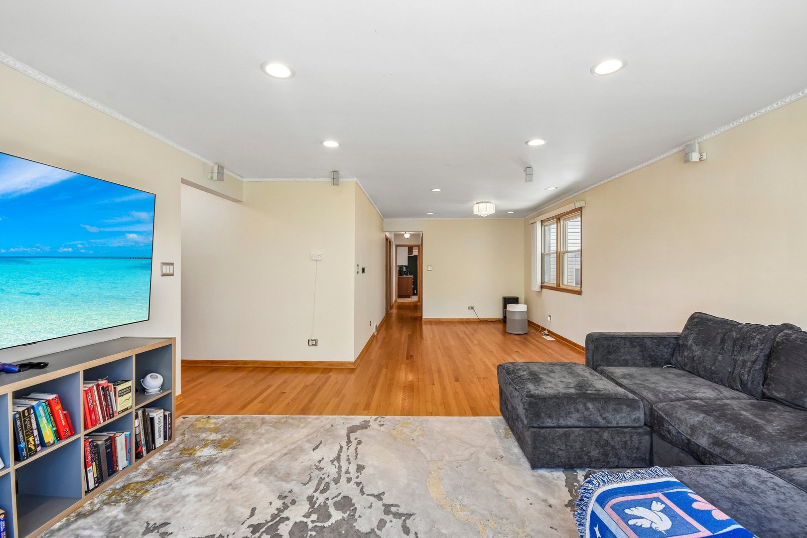 Homes for sale in Chicago, IL | 1914 W Farwell Ave, Chicago, IL 60626 | MLS# 12704710