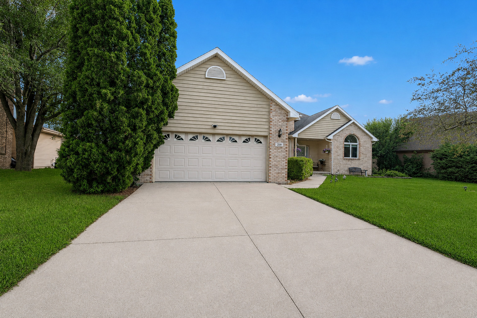 Homes for sale in Bourbonnais, IL | 219 Greenbriar Ln, Bourbonnais, IL 60914 | MLS# 12704715