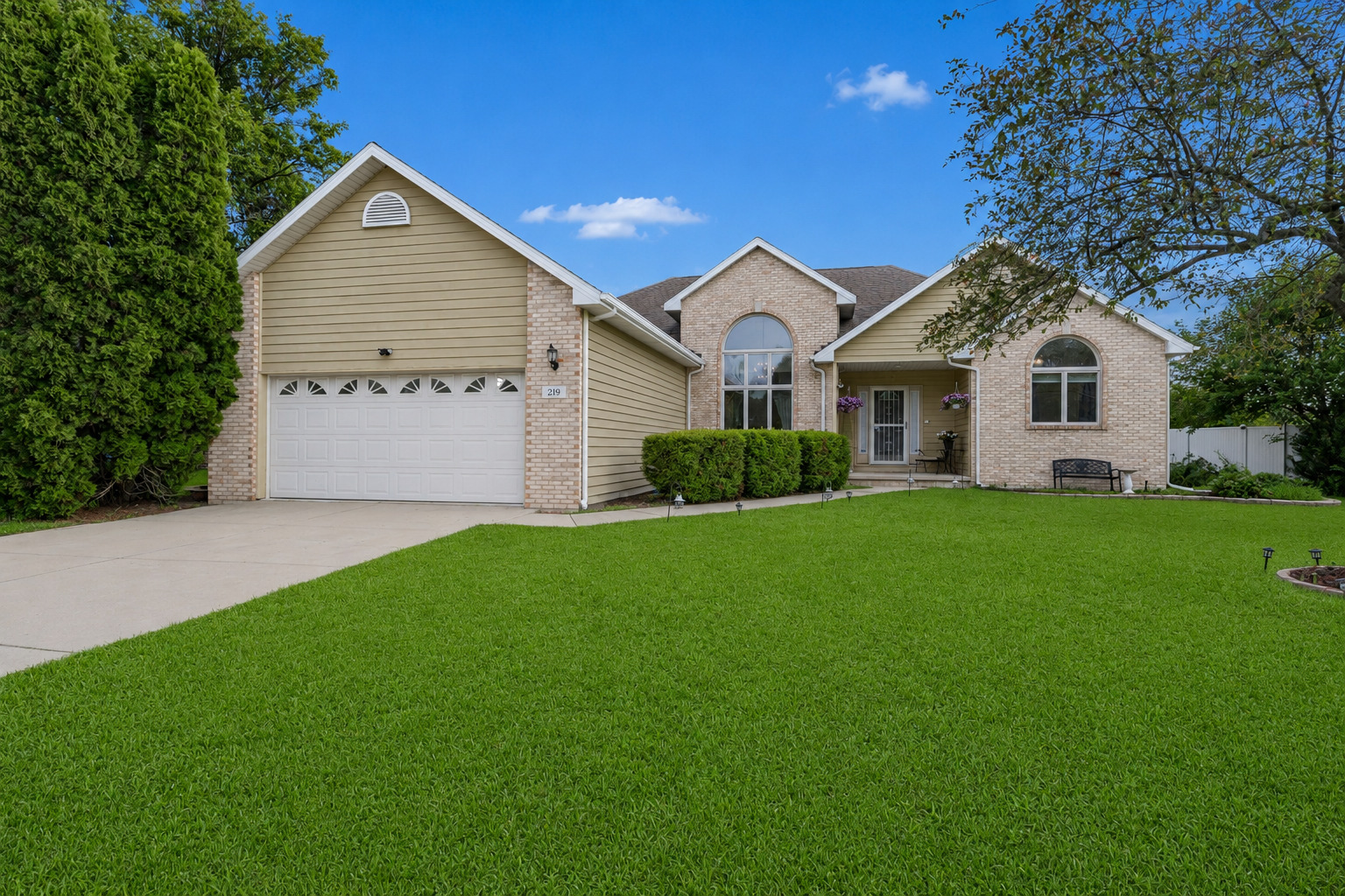 Homes for sale in Bourbonnais, IL | 219 Greenbriar Ln, Bourbonnais, IL 60914 | MLS# 12704715