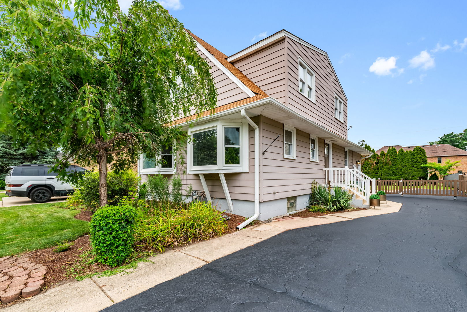 Homes for sale in Elmhurst, IL | 537 N Walnut St, Elmhurst, IL 60126 | MLS# 12704809