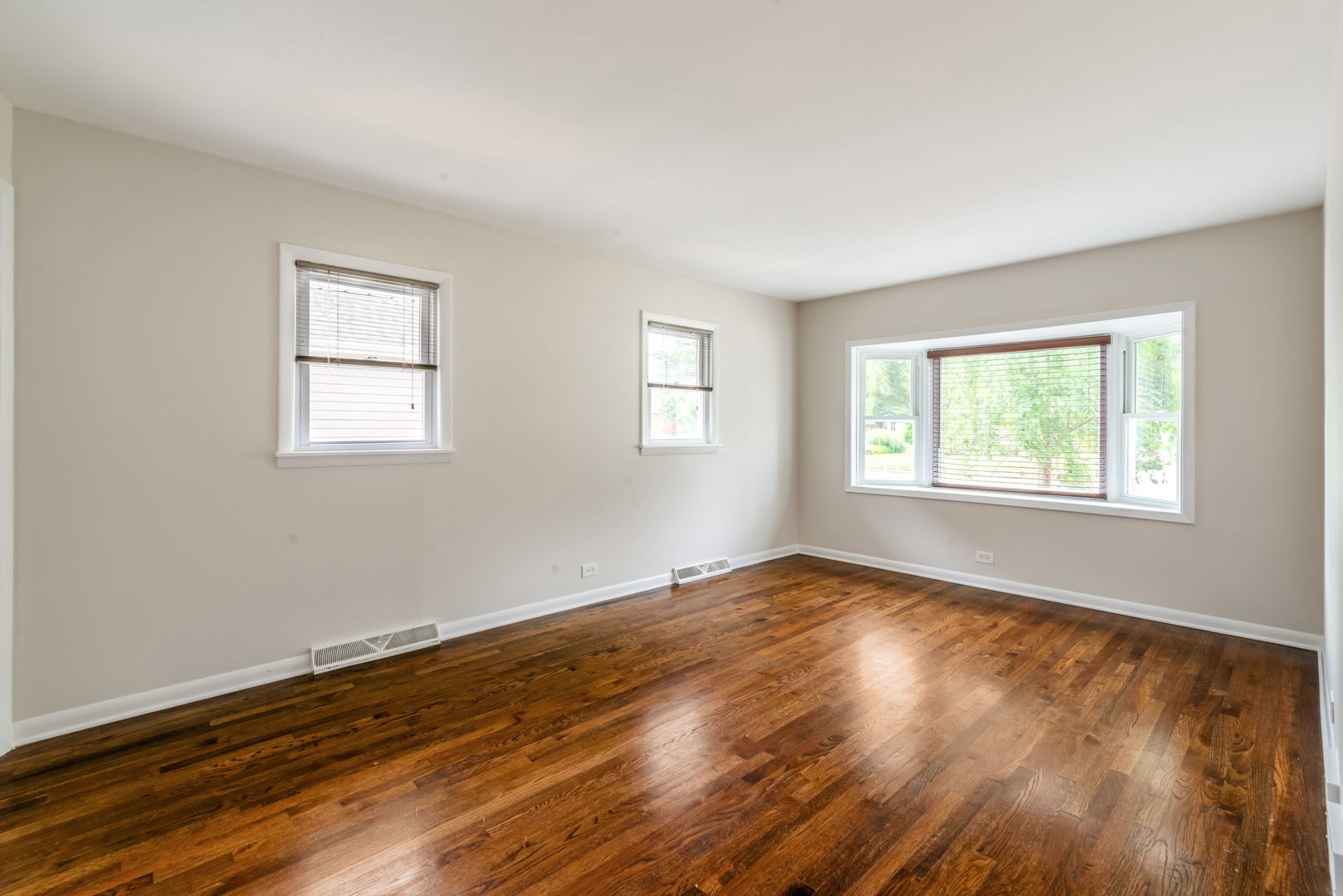 Homes for sale in Elmhurst, IL | 537 N Walnut St, Elmhurst, IL 60126 | MLS# 12704809