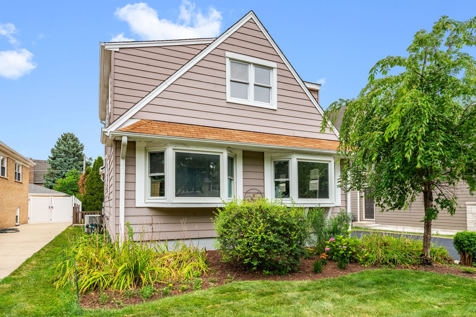 Homes for sale in Elmhurst, IL | 537 N Walnut St, Elmhurst, IL 60126 | MLS# 12704809