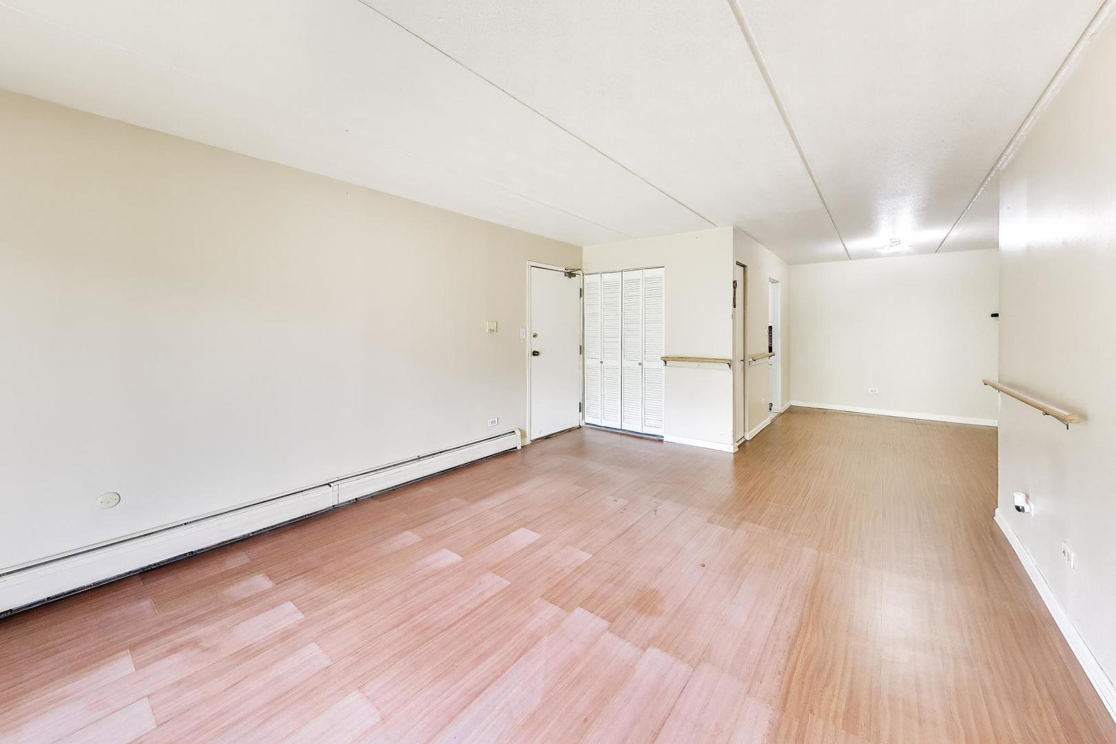5th image of 234 Shorewood Dr, Glendale Heights, IL 60139