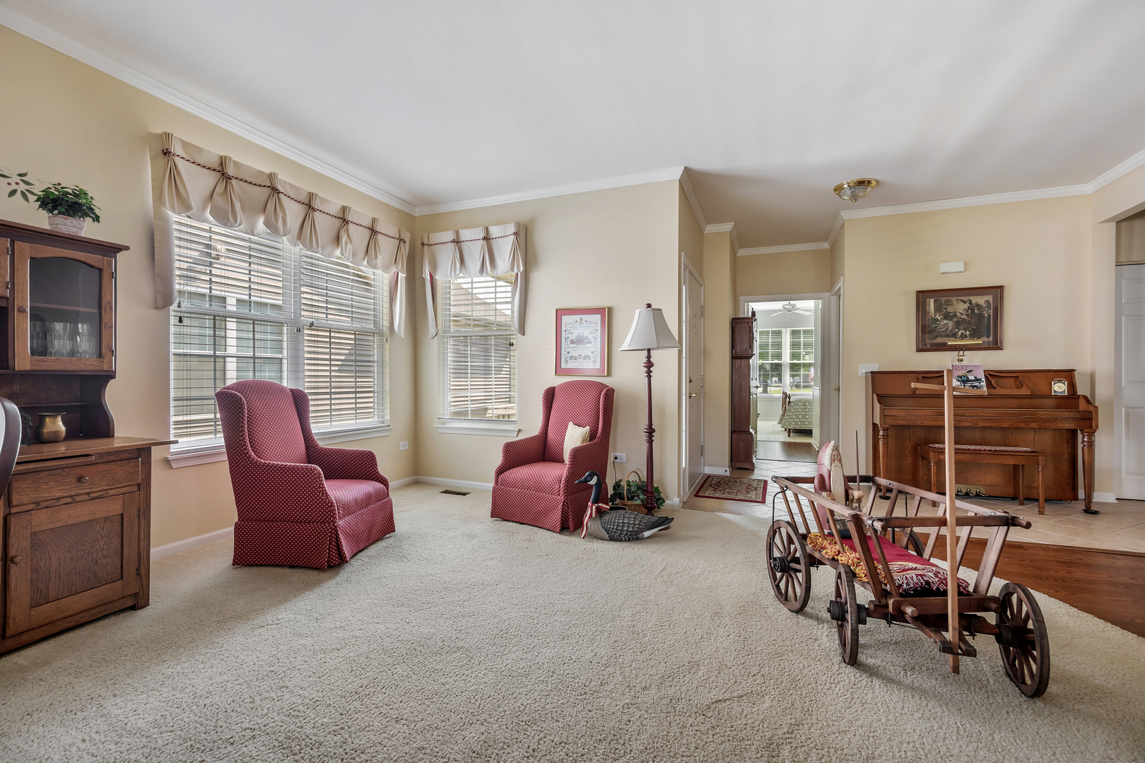 3rd image of 16530 Grandwood Lake Dr, Crest Hill, IL 60403 | MLS# 12704896